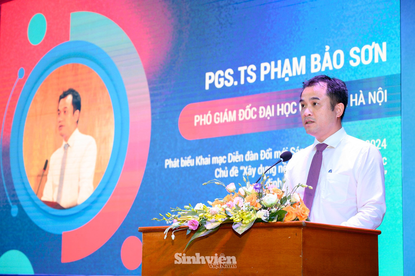 PGS. TS Phạm Bảo Sơn: “Đổi mới sáng tạo đang trở thành yếu tố quyết định đối với năng lực cạnh tranh của các trường đại học trong nước và trên thế giới.” PGS. TS Phạm Bảo Sơn: “Đổi mới sáng tạo đang trở thành yếu tố quyết định đối với năng lực cạnh tranh của các trường đại học trong nước và trên thế giới.”
