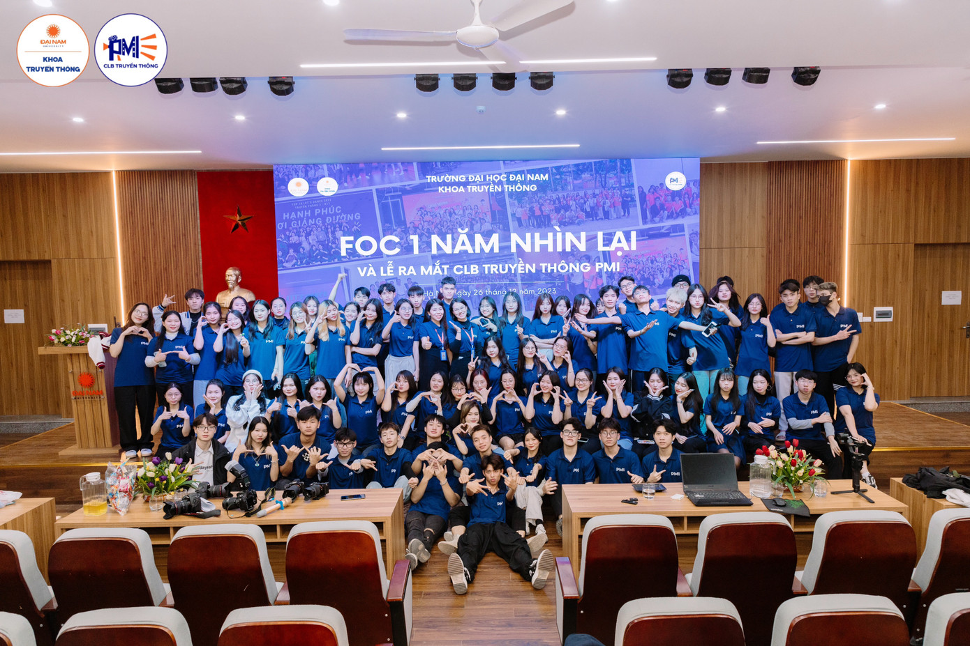 Như Ngọc tham gia tổ chức sự kiện của khoa Truyền thông.