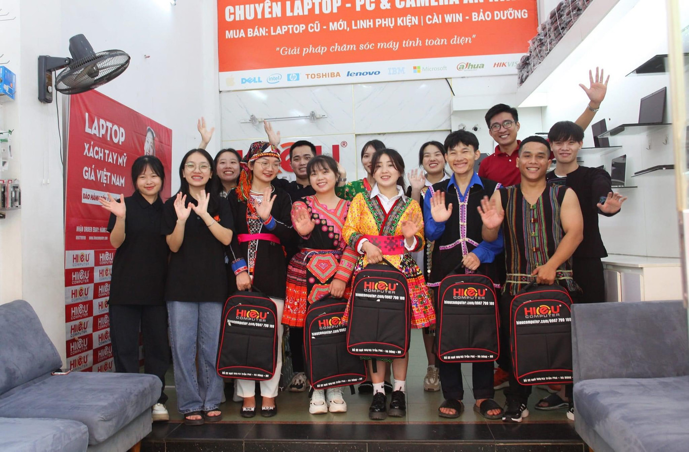 Hương Giang vui và hạnh phúc khi được đóng góp sức trẻ cho dự án cộng đồng.