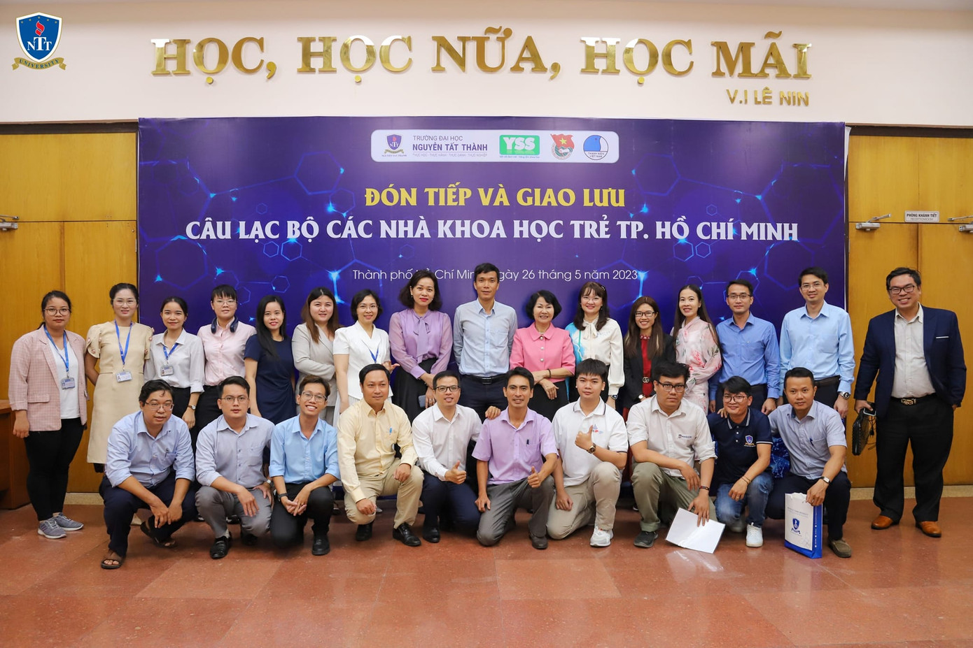 Thành viên CLB Các nhà Khoa học trẻ TP.HCM. Thành viên CLB Các nhà Khoa học trẻ TP.HCM.