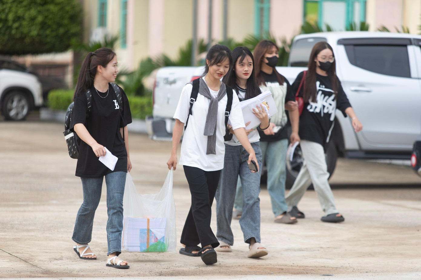 Niềm vui ngày trở lại giảng đường.