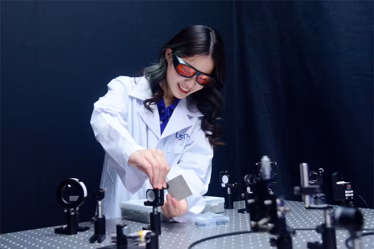 Giờ thực hành của sinh viên USTH.