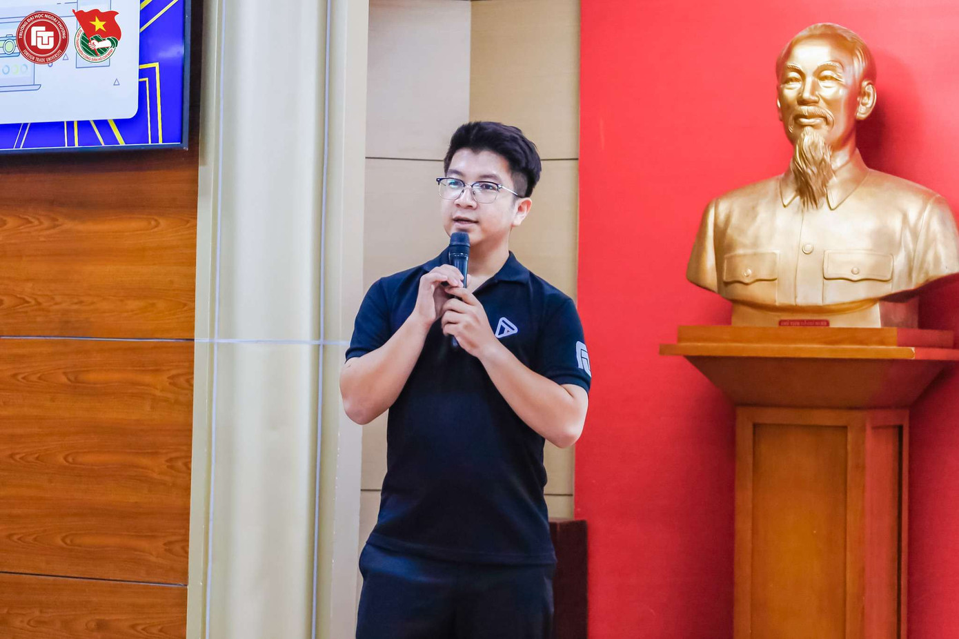 Tham gia vào các hoạt động tập huấn truyền thông cho sinh viên với vai trò diễn giả.