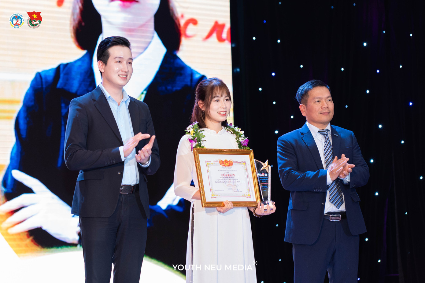 Thu Hà vinh dự nhận Giải thưởng “Sinh viên Tiêu biểu năm 2023” Trường Đại học Kinh tế Quốc dân.