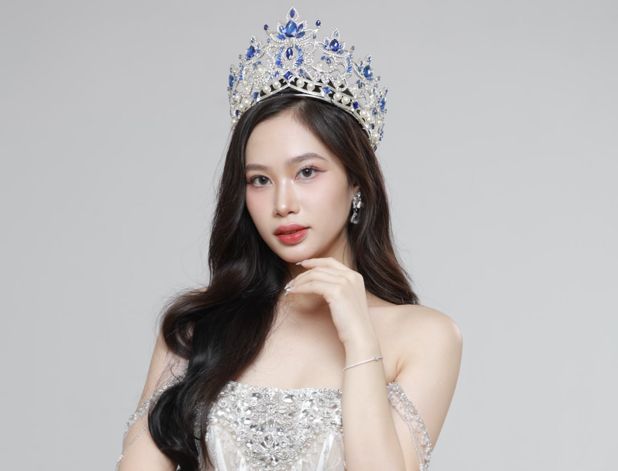 Vũ Bảo Ngân - Tân Hoa khôi USSH Gralent 2023. Vũ Bảo Ngân - Tân Hoa khôi USSH Gralent 2023.