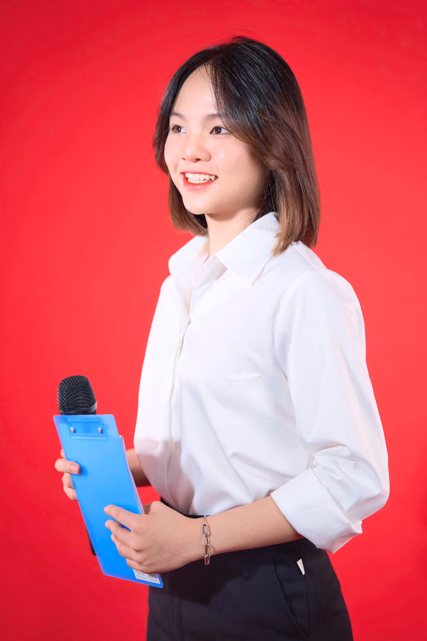 Tham gia các cuộc thi: Hùng biện thuyết trình để nâng cao kỹ năng: Top 6 Nhà diễn thuyết tiềm năng 2023 (Học viện Ngân hàng).