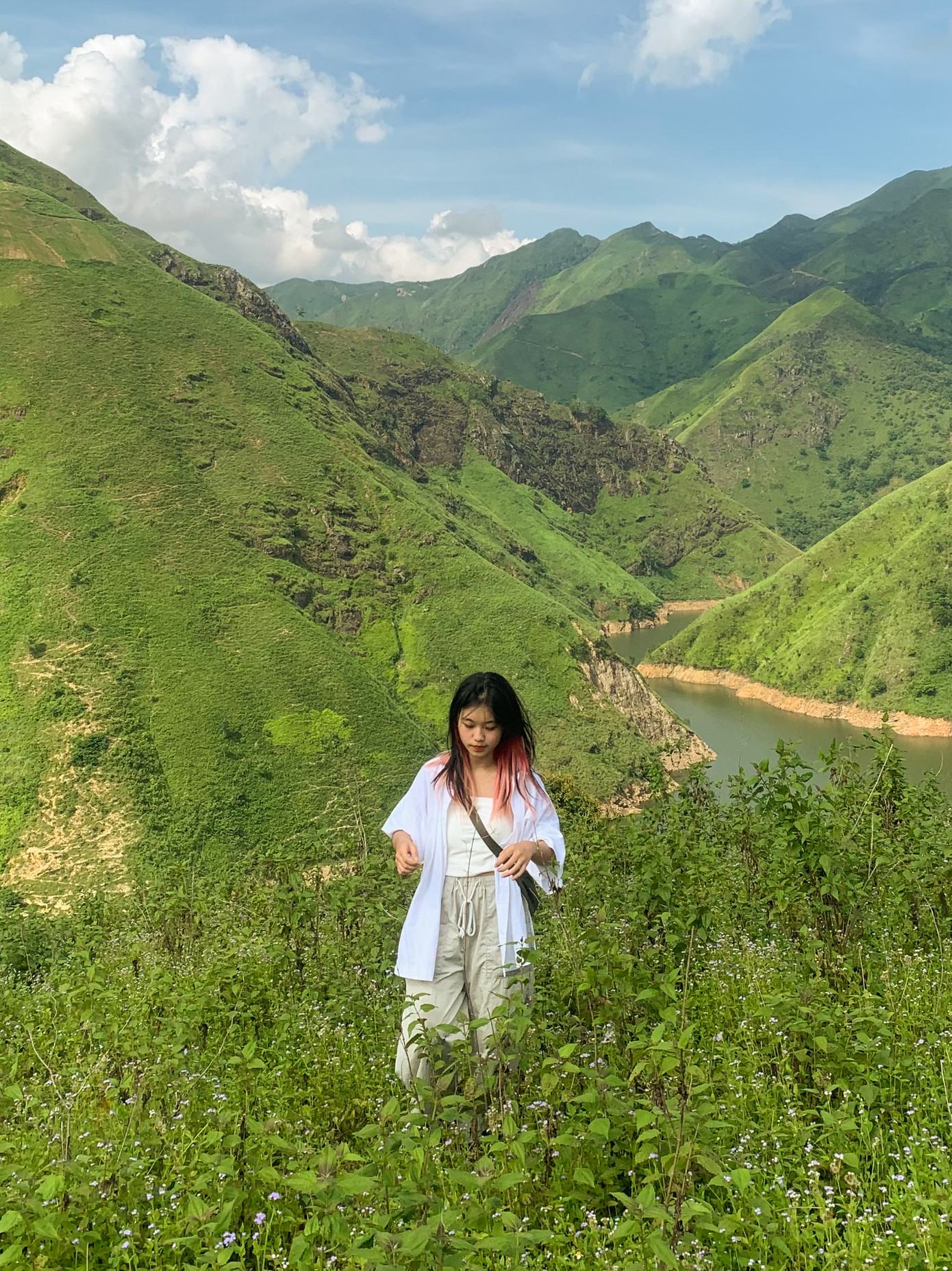 Nữ sinh dành thời gian để quan sát và trân trọng những điều nhỏ bé xung quanh.