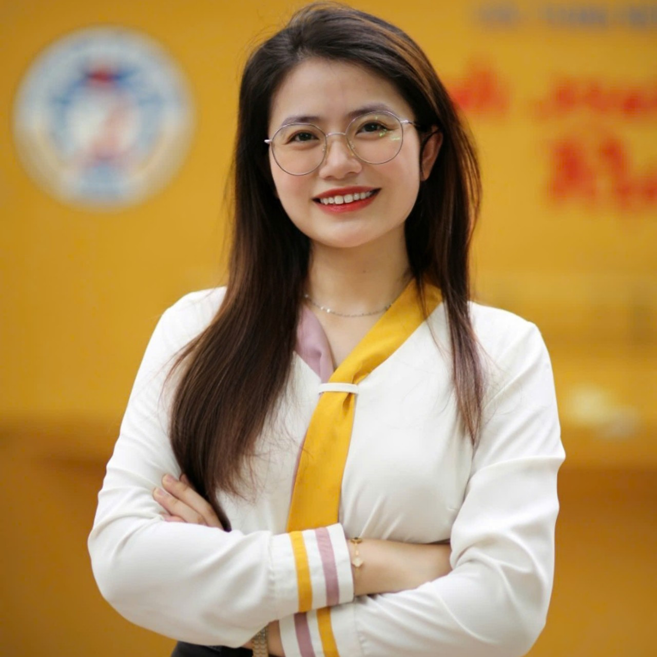 Nguyễn Thùy Linh (sinh năm 2005) đến từ Hải Dương, hiện là sinh viên năm hai ngành Quản trị Kinh doanh bằng tiếng Anh (E-BBA) tại Trường Đại học Kinh tế Quốc dân.