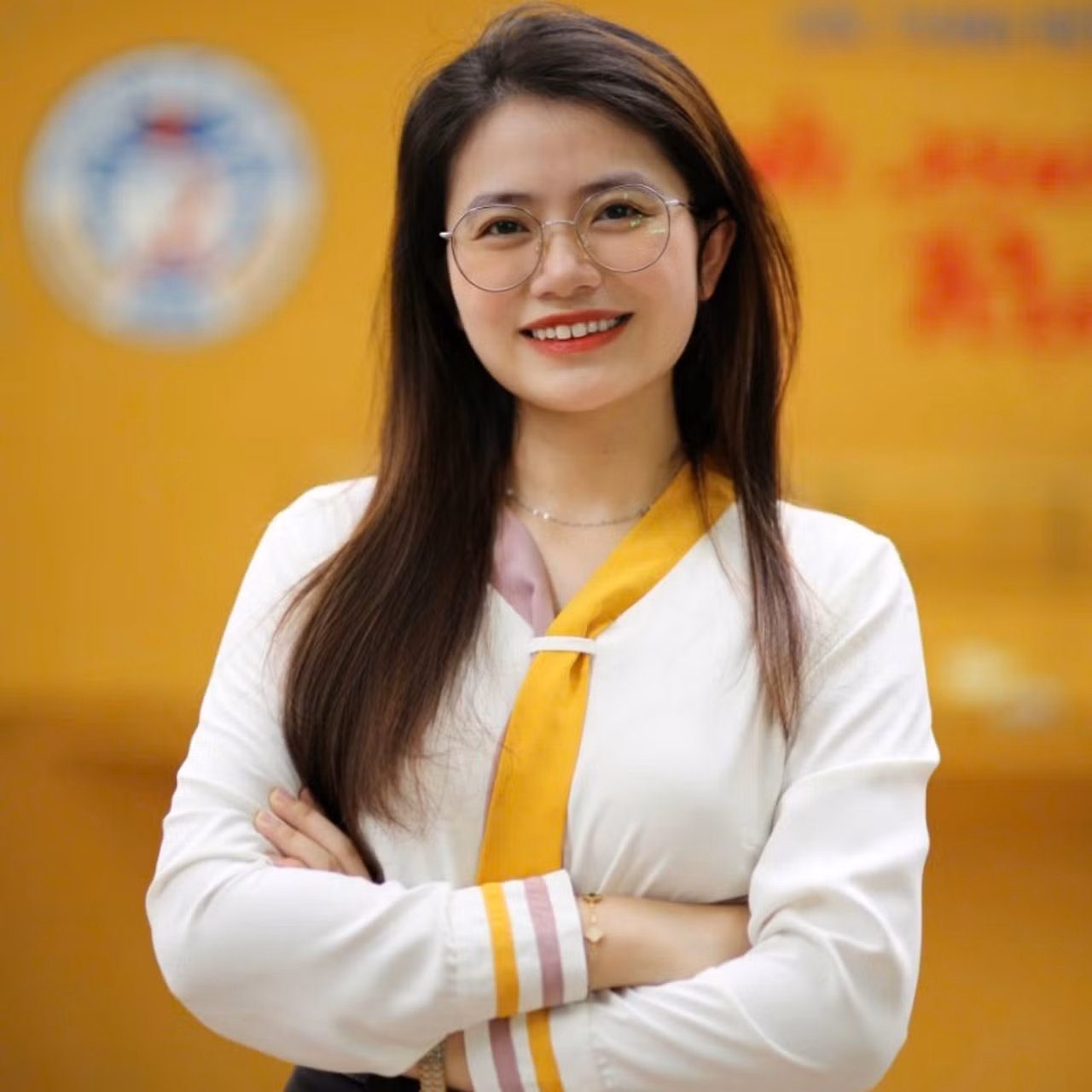 Nguyễn Thùy Linh (sinh năm 2005) đến từ Hải Dương, hiện là sinh viên năm hai ngành Quản trị Kinh doanh bằng tiếng Anh (E-BBA) tại Trường Đại học Kinh tế Quốc dân.