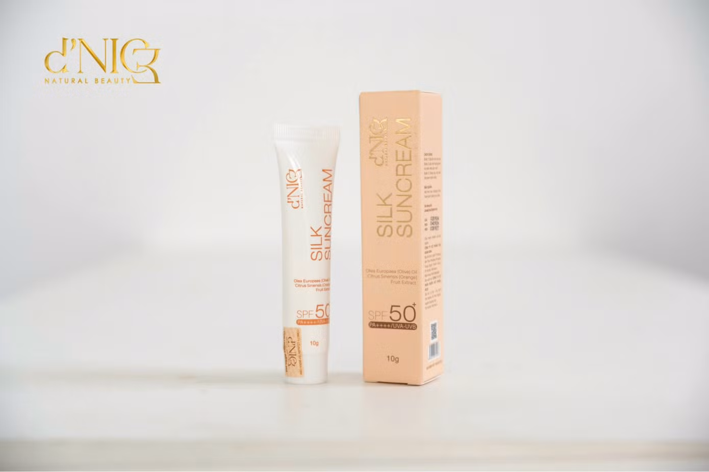 Tất cả sinh viên tham dự chương trình đều có cơ hội được nhận quà tặng là kem chống nắng d’NICE trị giá 100.000 đồng.