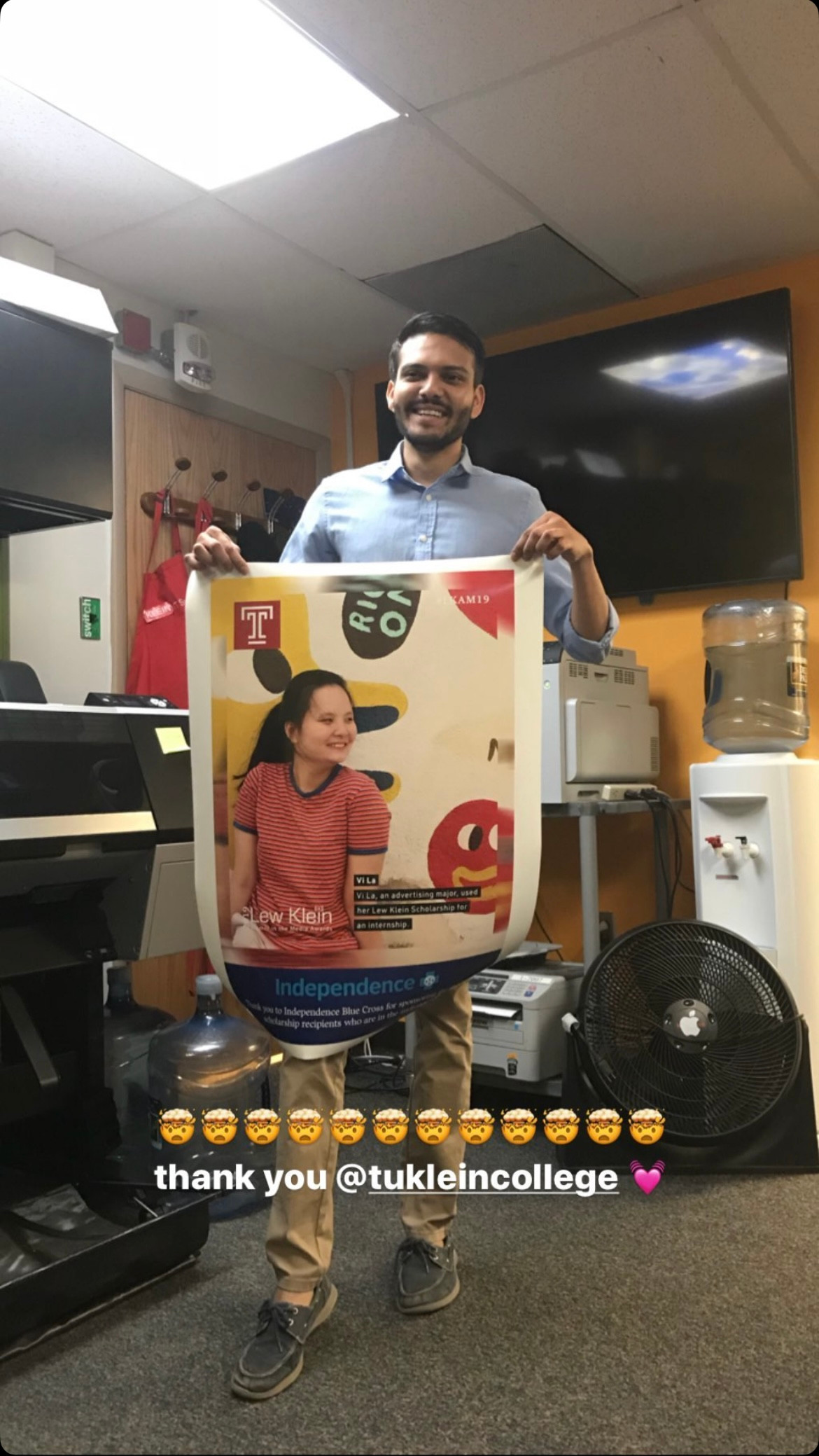 Tường Vi nhận giải Lew Klein Awards của trường Temple University. Tường Vi nhận giải Lew Klein Awards của trường Temple University.