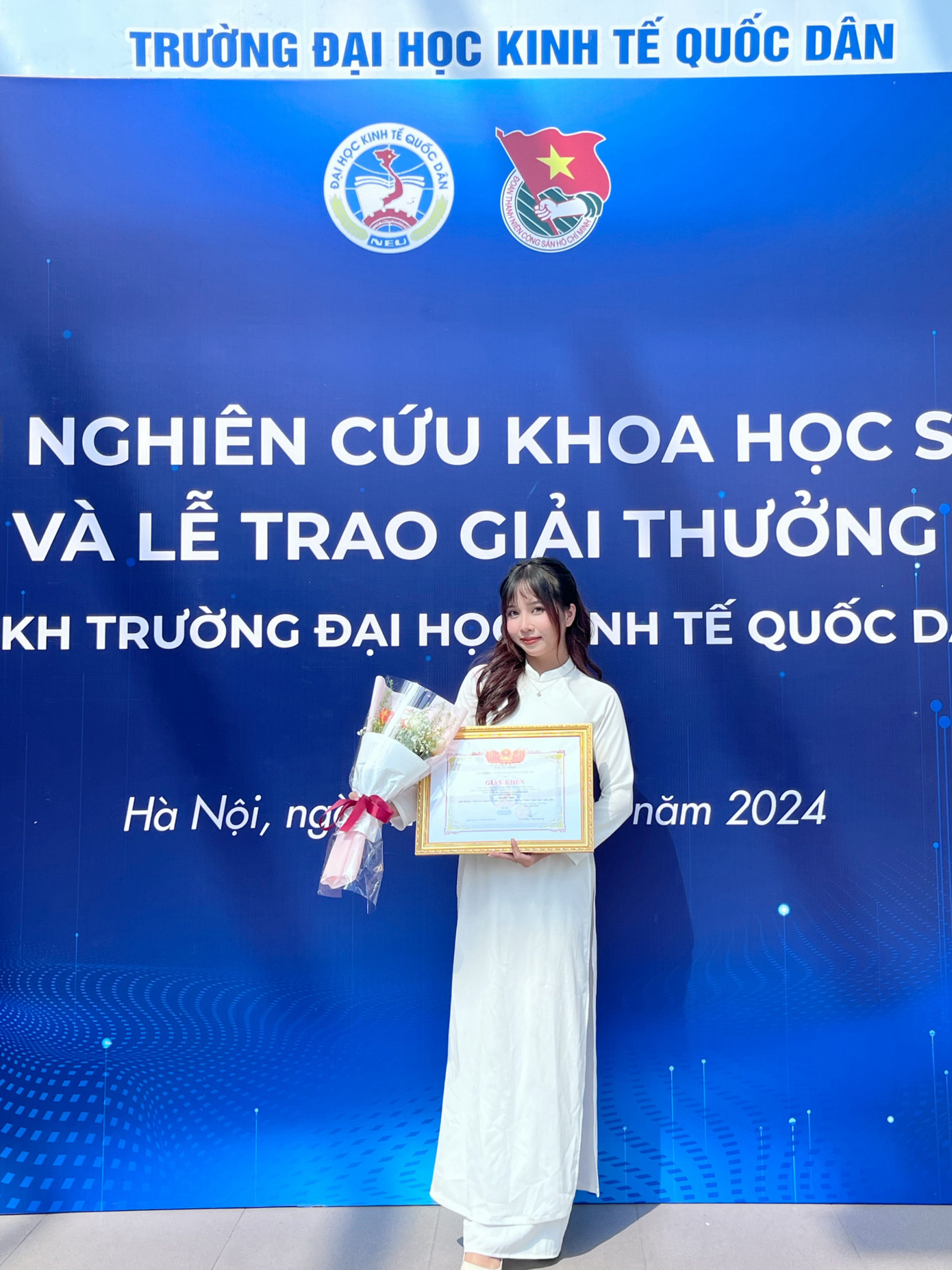 Ngọc Hoài tại lễ trao giải cuộc thi Nghiên cứu khoa học trường Đại học Kinh tế Quốc Dân năm 2023-2024. Ngọc Hoài tại lễ trao giải cuộc thi Nghiên cứu khoa học trường Đại học Kinh tế Quốc Dân năm 2023-2024.