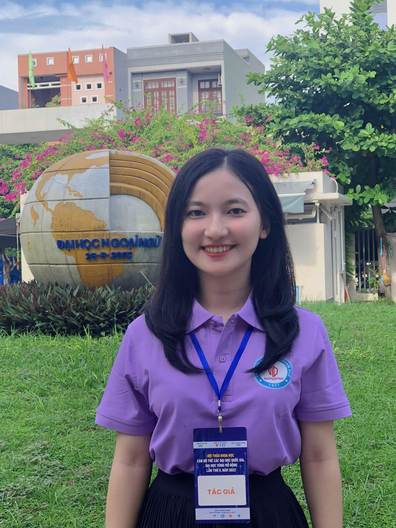 Nguyễn Thị Minh Nguyệt – thủ khoa xuất sắc ngành Giáo dục Tiểu học (đào tạo bằng tiếng Anh), Trường Đại học Sư phạm, Đại học Huế năm 2024. Nguyễn Thị Minh Nguyệt – thủ khoa xuất sắc ngành Giáo dục Tiểu học (đào tạo bằng tiếng Anh), Trường Đại học Sư phạm, Đại học Huế năm 2024.