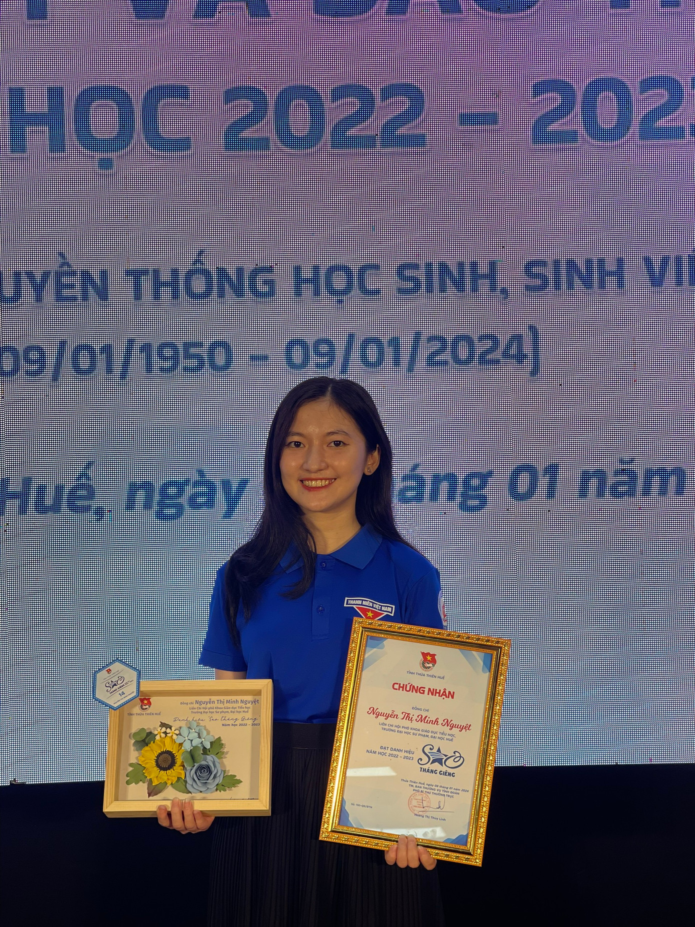 Nhận “cú đúp ”danh hiệu “Sao Tháng Giêng” và “Sinh viên 5 tốt” cấp tỉnh Thừa Thiên Huế năm học 2022-2023. Nhận “cú đúp ”danh hiệu “Sao Tháng Giêng” và “Sinh viên 5 tốt” cấp tỉnh Thừa Thiên Huế năm học 2022-2023.