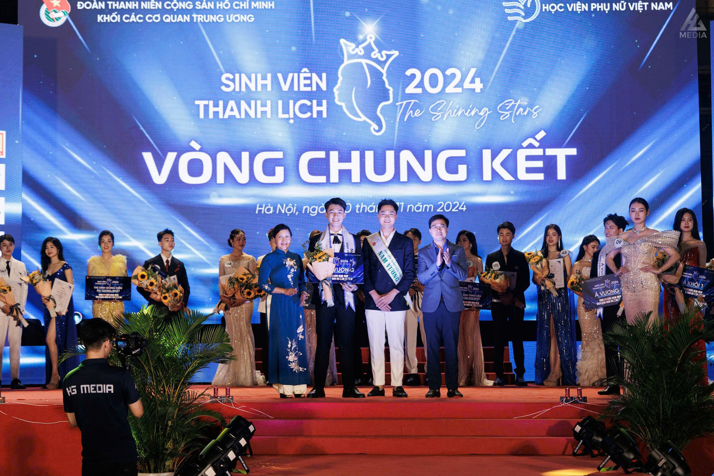 Phong thái tự tin và sự chân thành của anh đã chiếm trọn cảm tình của khán giả và Ban giám khảo.