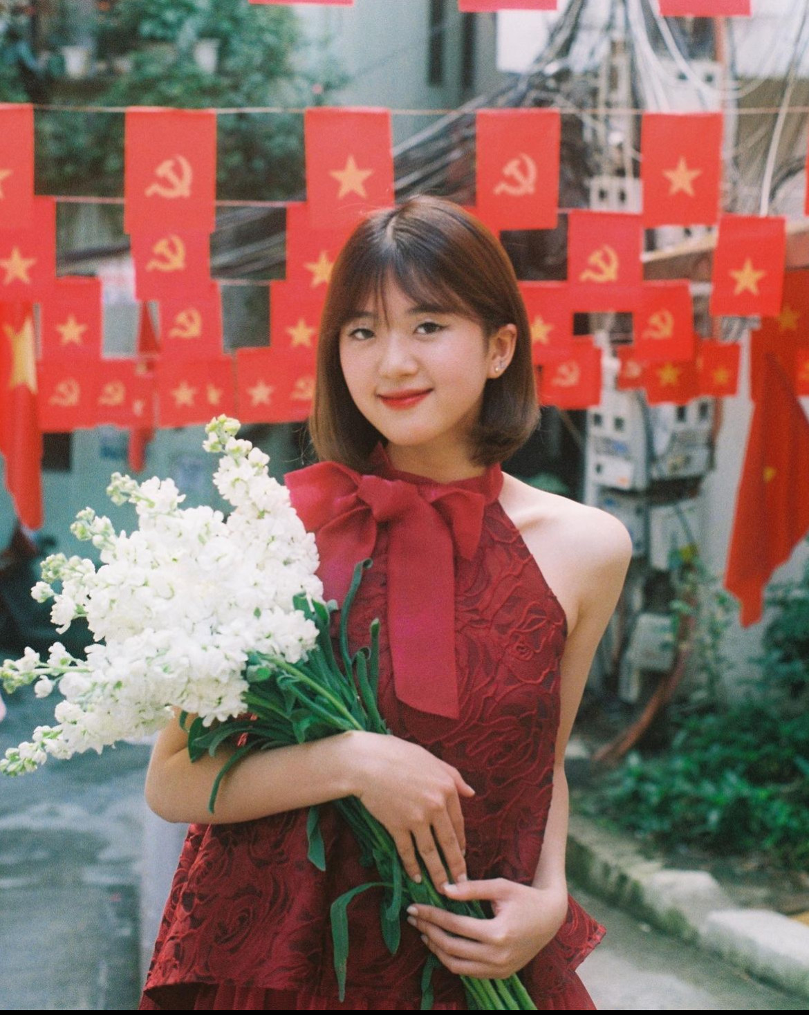 Thu Hà luôn tự hào giới thiệu với bạn bè về vẻ đẹp hùng vĩ của đất và người Điện Biên. Thu Hà luôn tự hào giới thiệu với bạn bè về vẻ đẹp hùng vĩ của đất và người Điện Biên.