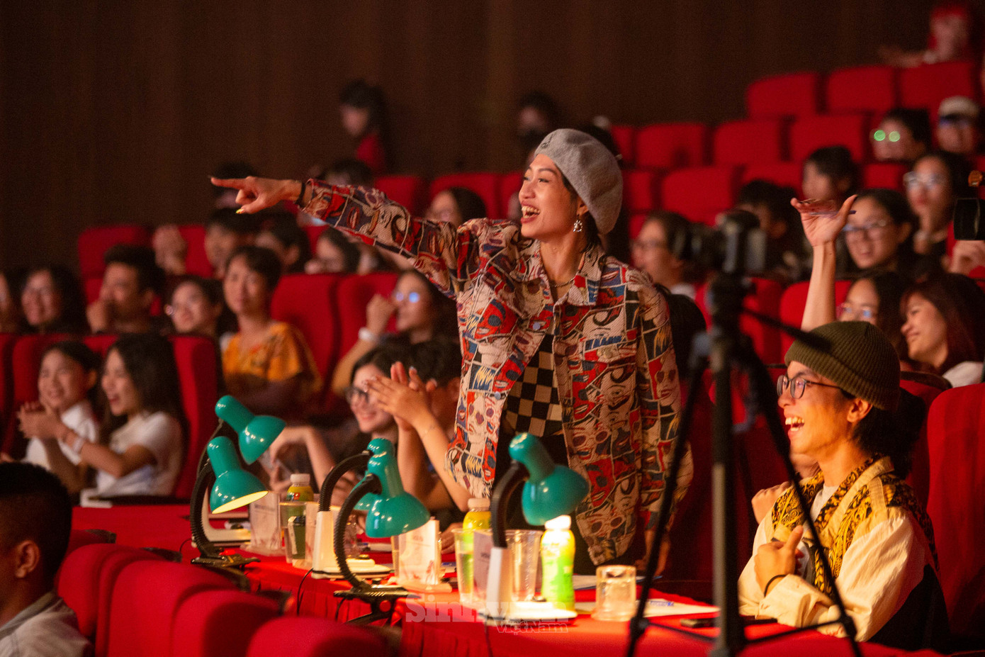 Nhiều tiết mục khiến Ban Giám khảo "đứng ngồi không yên".