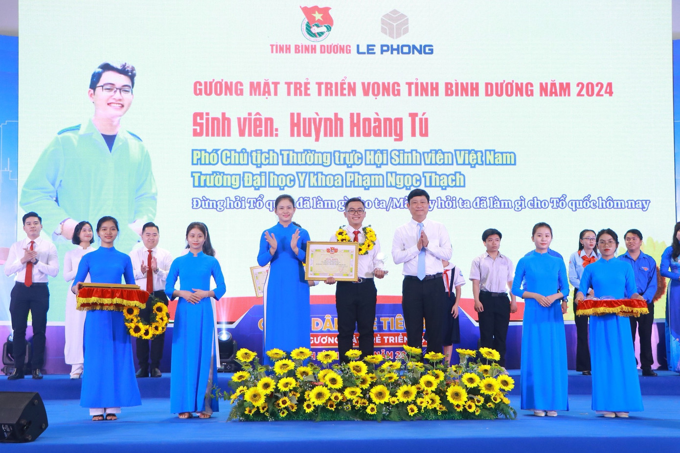 Đạt danh hiệu “Gương mặt trẻ triển vọng tỉnh Bình Dương năm 2024”. Đạt danh hiệu “Gương mặt trẻ triển vọng tỉnh Bình Dương năm 2024”.