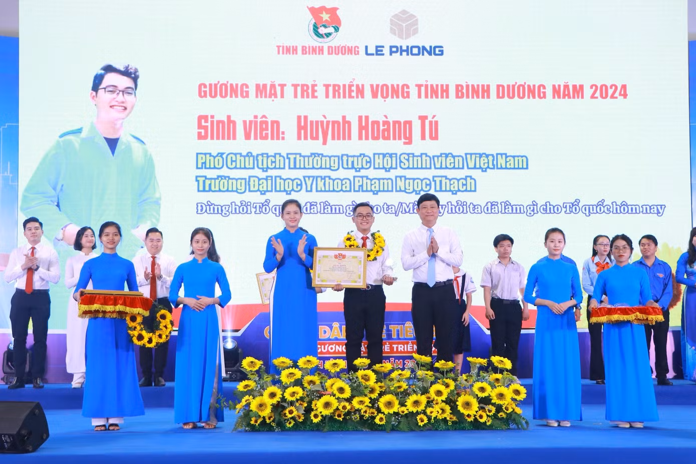 Đạt danh hiệu “Gương mặt trẻ triển vọng tỉnh Bình Dương năm 2024”.