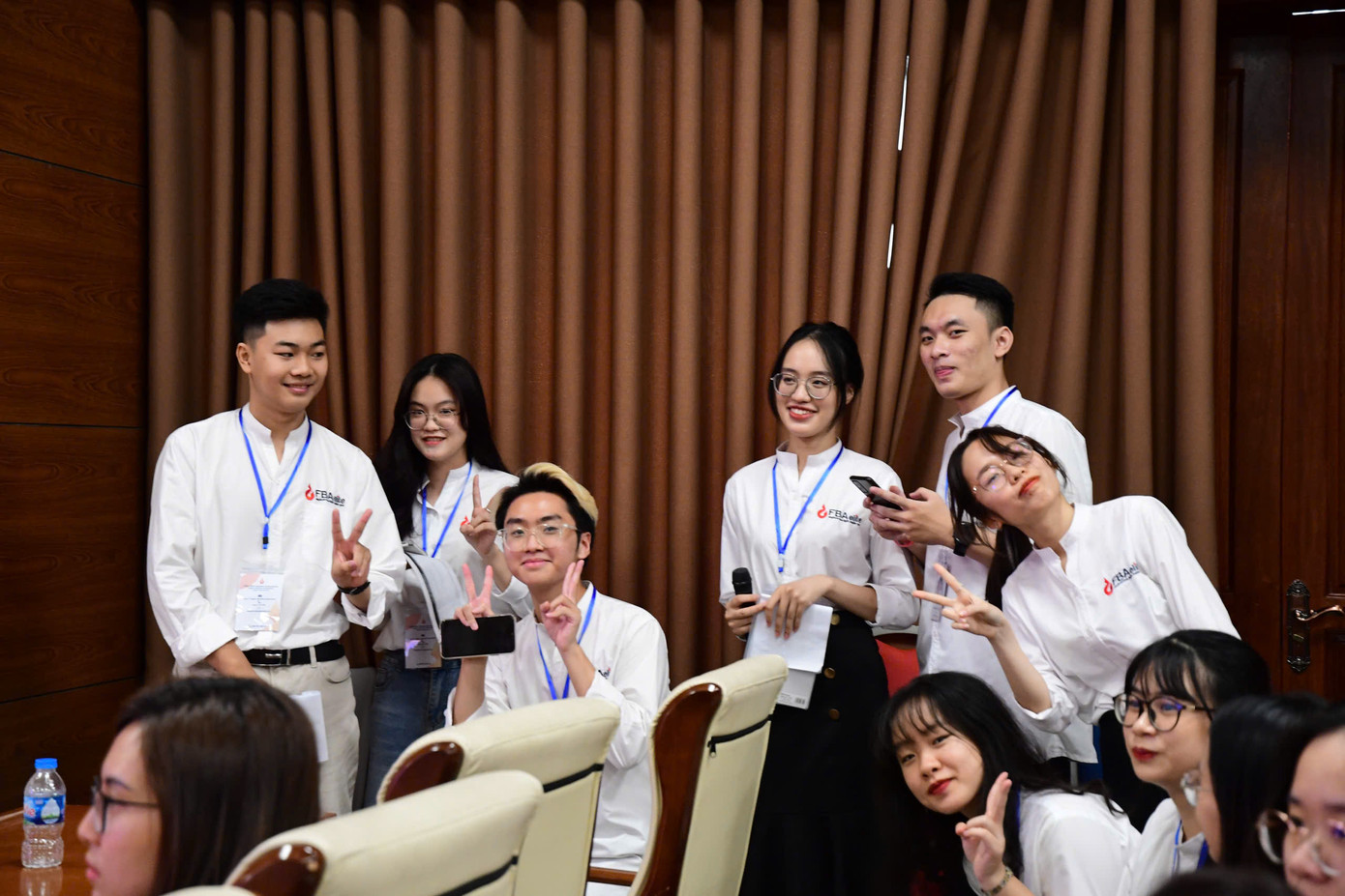 Thiên Hương tham gia tổ chức Buổi Định hướng Sinh viên Khoa Quản trị Kinh doanh.