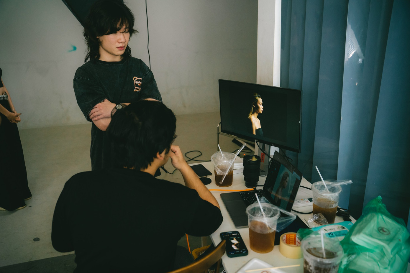 Art Designer Bảo Đỗ và ekip trong quá trình thực hiện bộ ảnh.