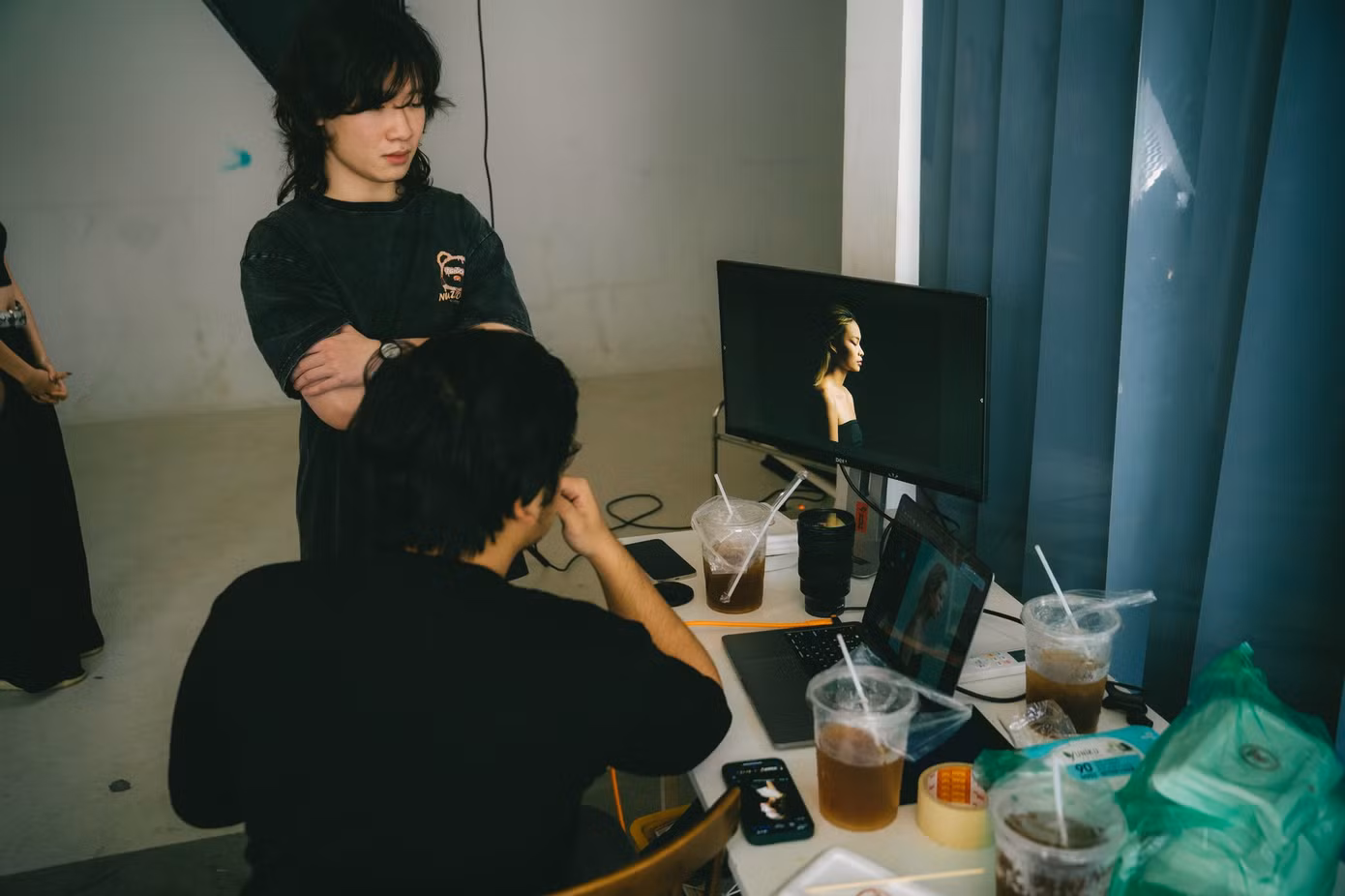 Art Designer Bảo Đỗ và ekip trong quá trình thực hiện bộ ảnh.