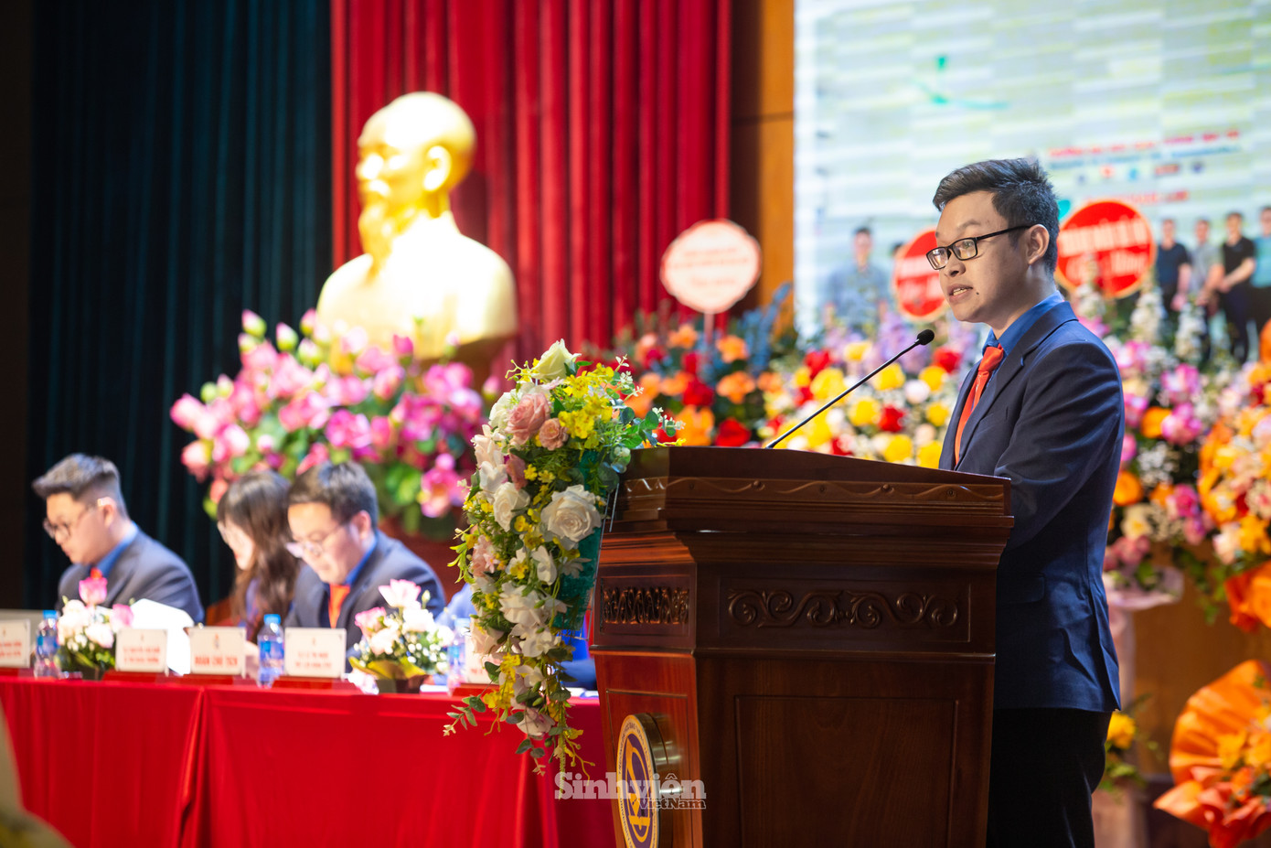 Các Đại biểu trình bày tham luận tại Đại hội. Các Đại biểu trình bày tham luận tại Đại hội.