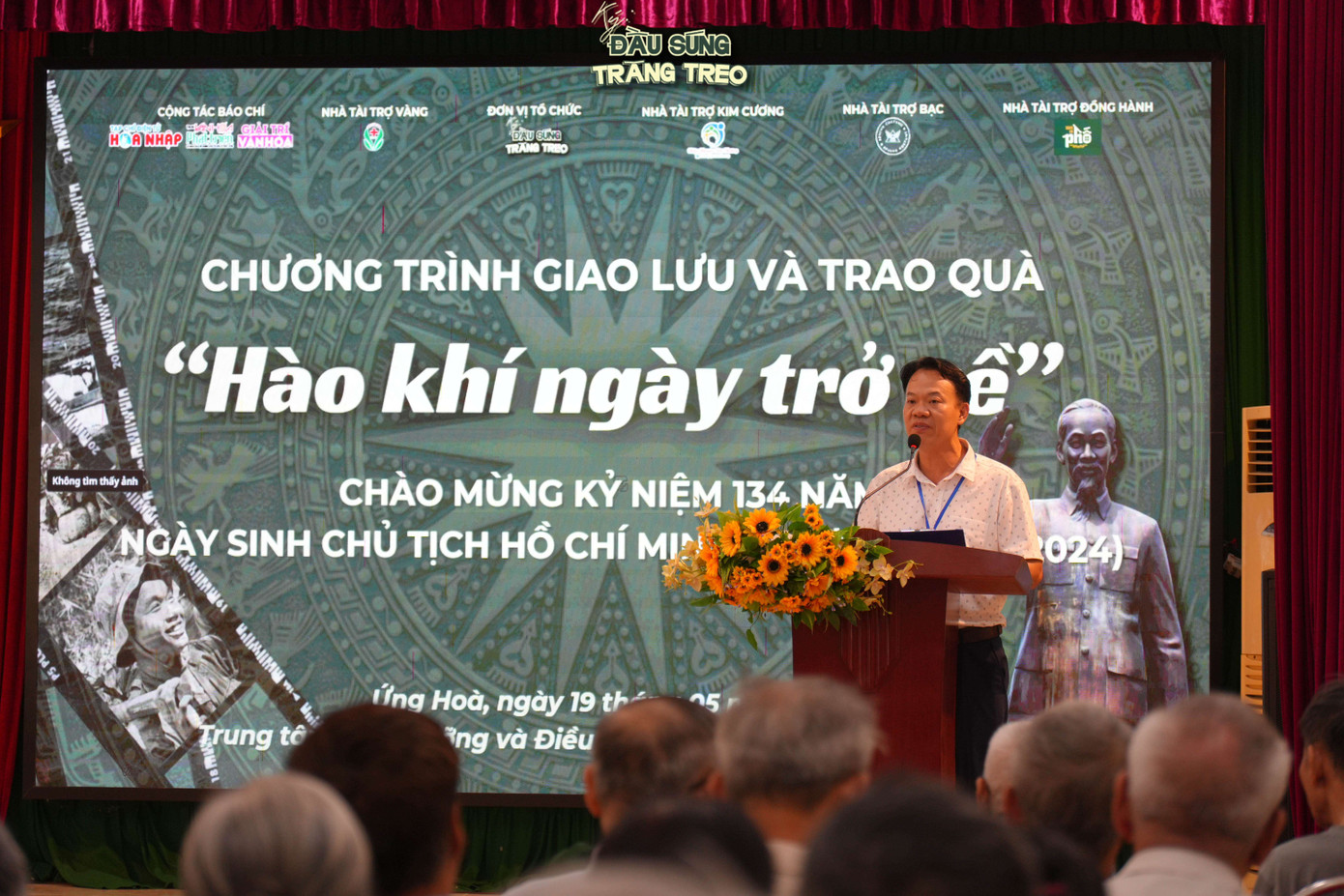 Ban lãnh đạo Trung tâm Nuôi dưỡng và Điều dưỡng người có công số 2 Hà Nội phát biểu, gửi lời cảm ơn tới Ban Tổ chức.