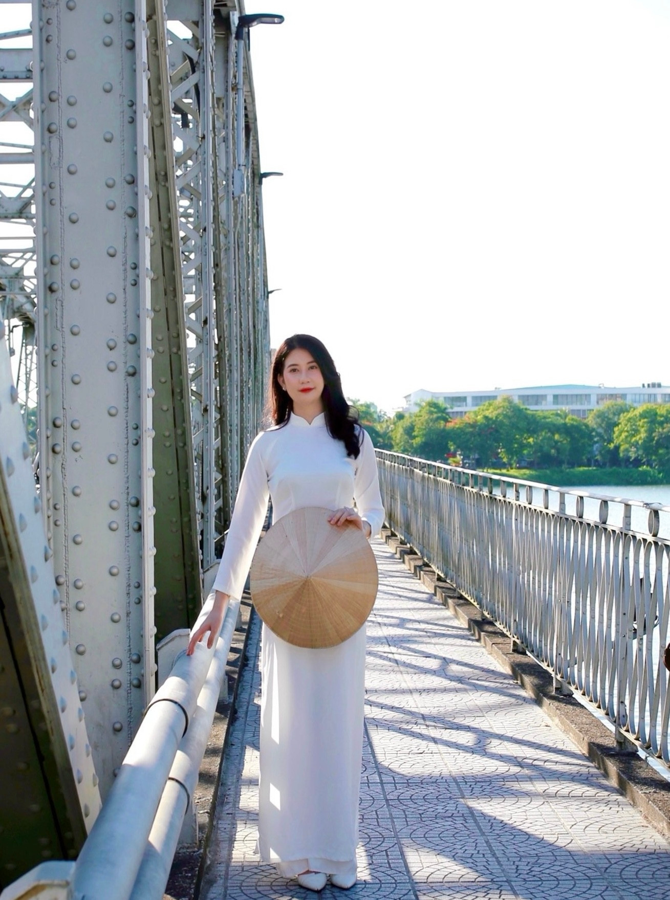 “Bông hồng thép” cứng rắn nhưng cũng đầy dịu dàng. “Bông hồng thép” cứng rắn nhưng cũng đầy dịu dàng.