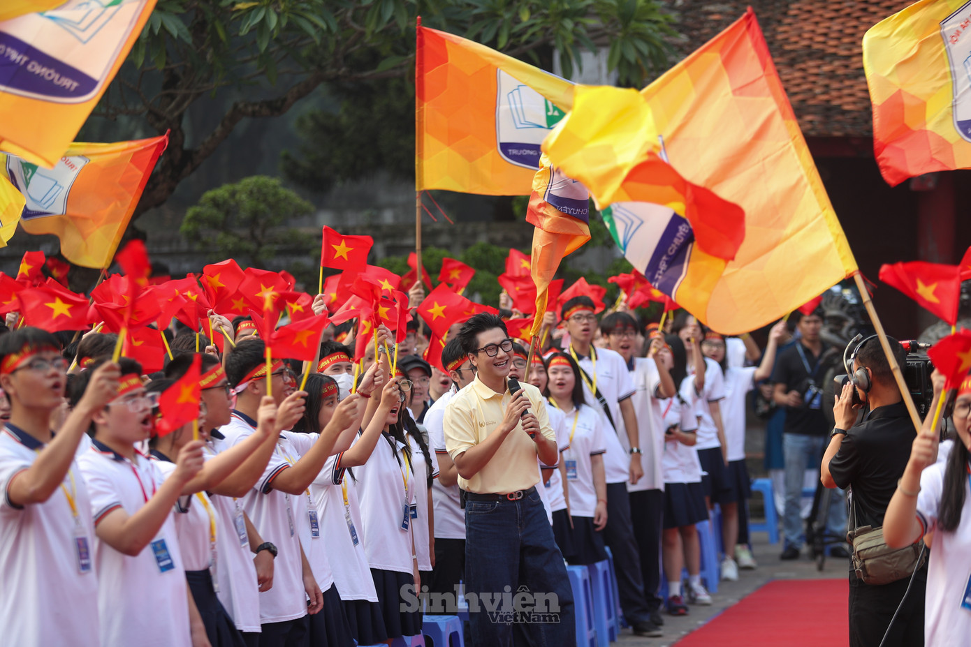 MC Công Tố tại điểm cầu Hà Nội.