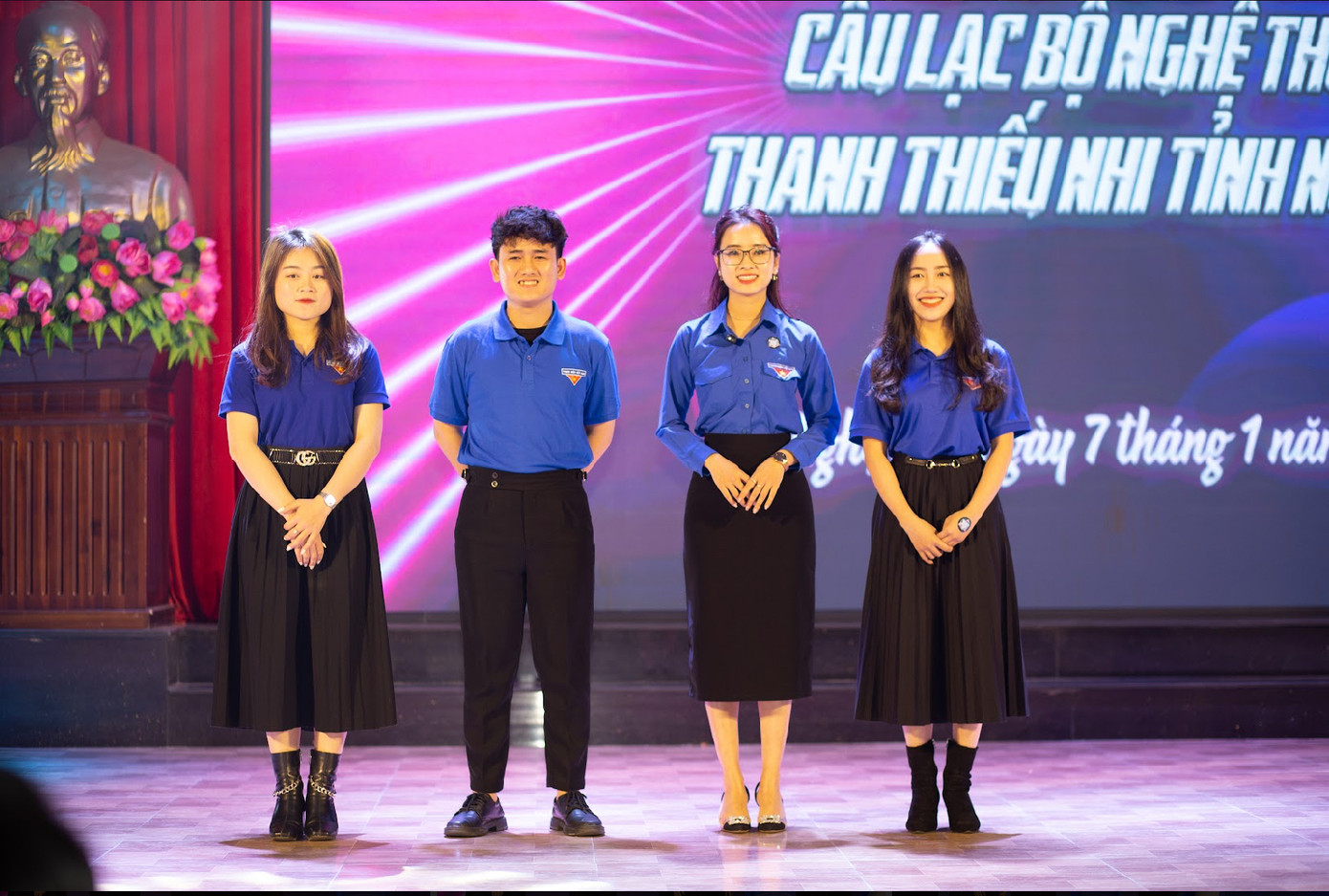 Tuấn Anh trong lễ ra mắt CLB Nghệ thuật Thanh Thiếu Nhi tỉnh Nghệ An. Tuấn Anh trong lễ ra mắt CLB Nghệ thuật Thanh Thiếu Nhi tỉnh Nghệ An.