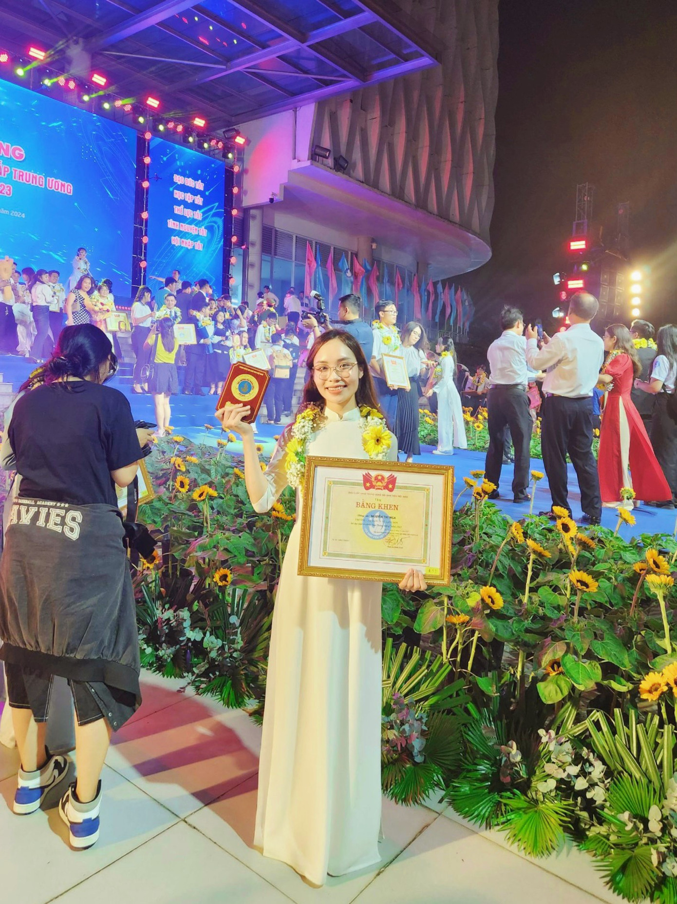 Nga vinh dự khi là 1 trong 96 cá nhân tiêu biểu toàn quốc đạt giải thưởng Sao Tháng Giêng 2023.