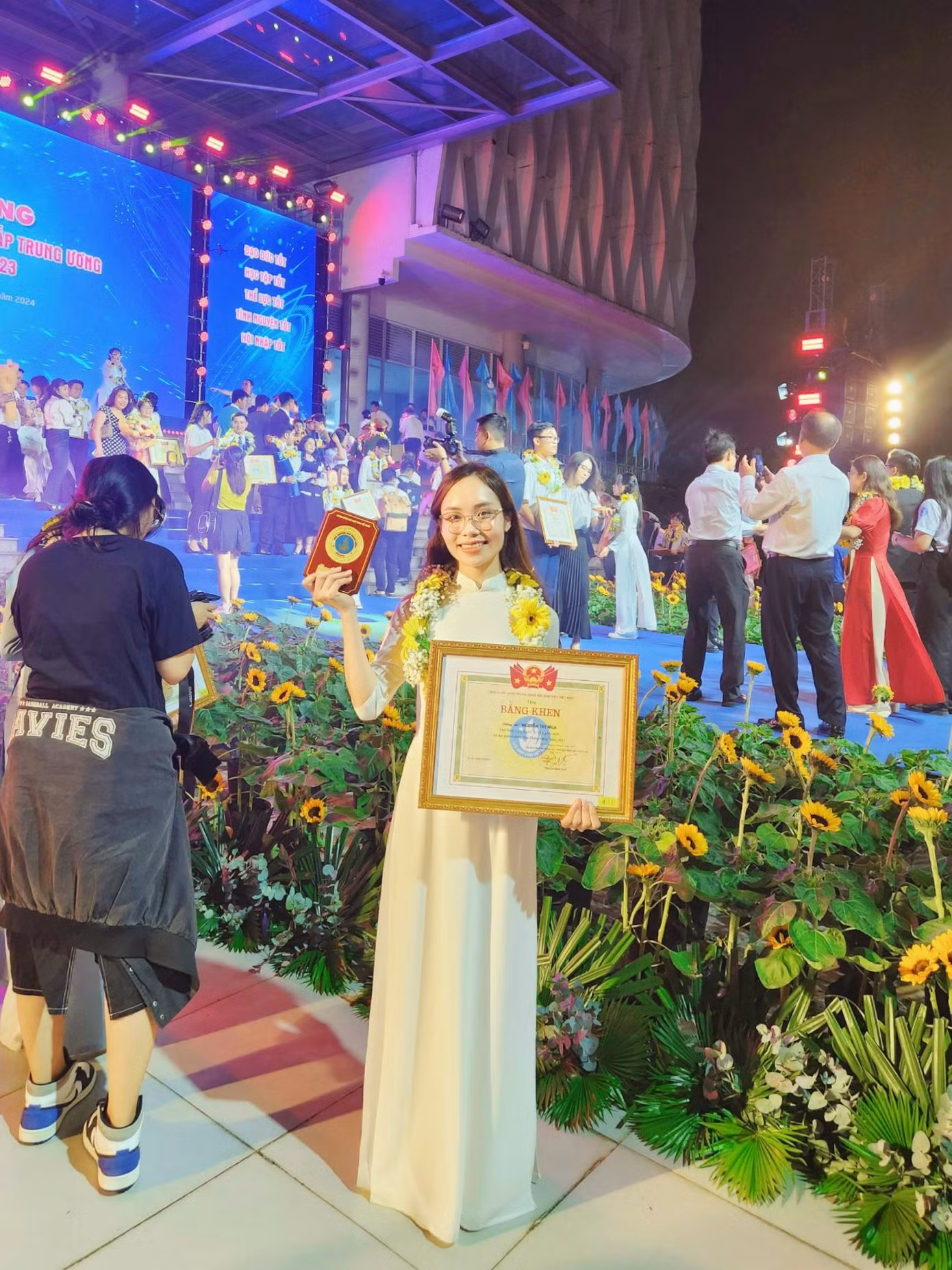 Nga vinh dự khi là 1 trong 96 cá nhân tiêu biểu toàn quốc đạt giải thưởng Sao Tháng Giêng 2023.