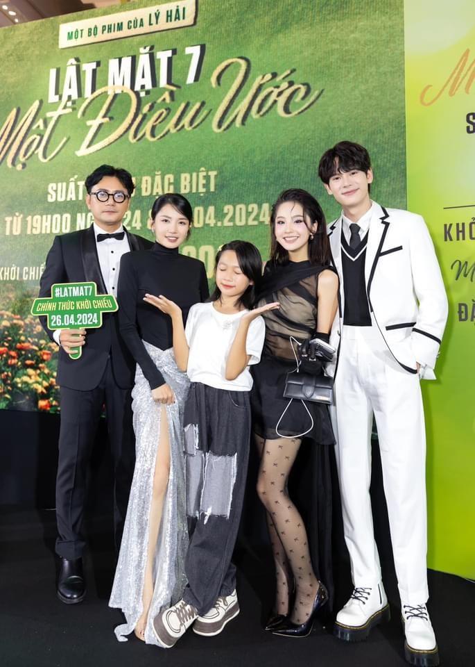 Trong phim "Lật mặt 7", Thu Hà Ceri vào vai Vy - con gái của Hai Khôn (Trương Minh Cường). Trong phim "Lật mặt 7", Thu Hà Ceri vào vai Vy - con gái của Hai Khôn (Trương Minh Cường).