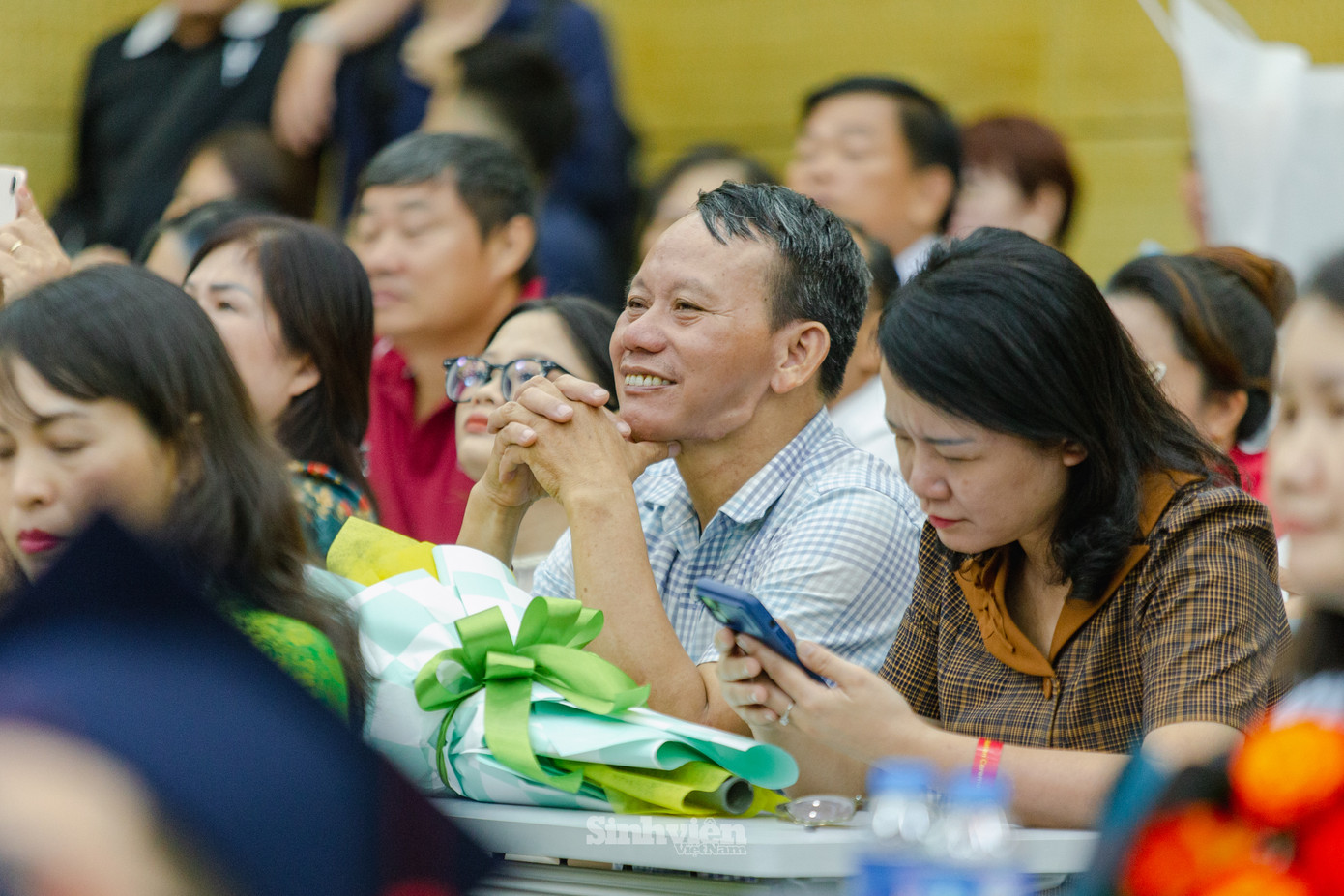 Niềm vui, niềm tự hào của bậc phụ huynh khi con trở thành tân cử nhân tại USTH.