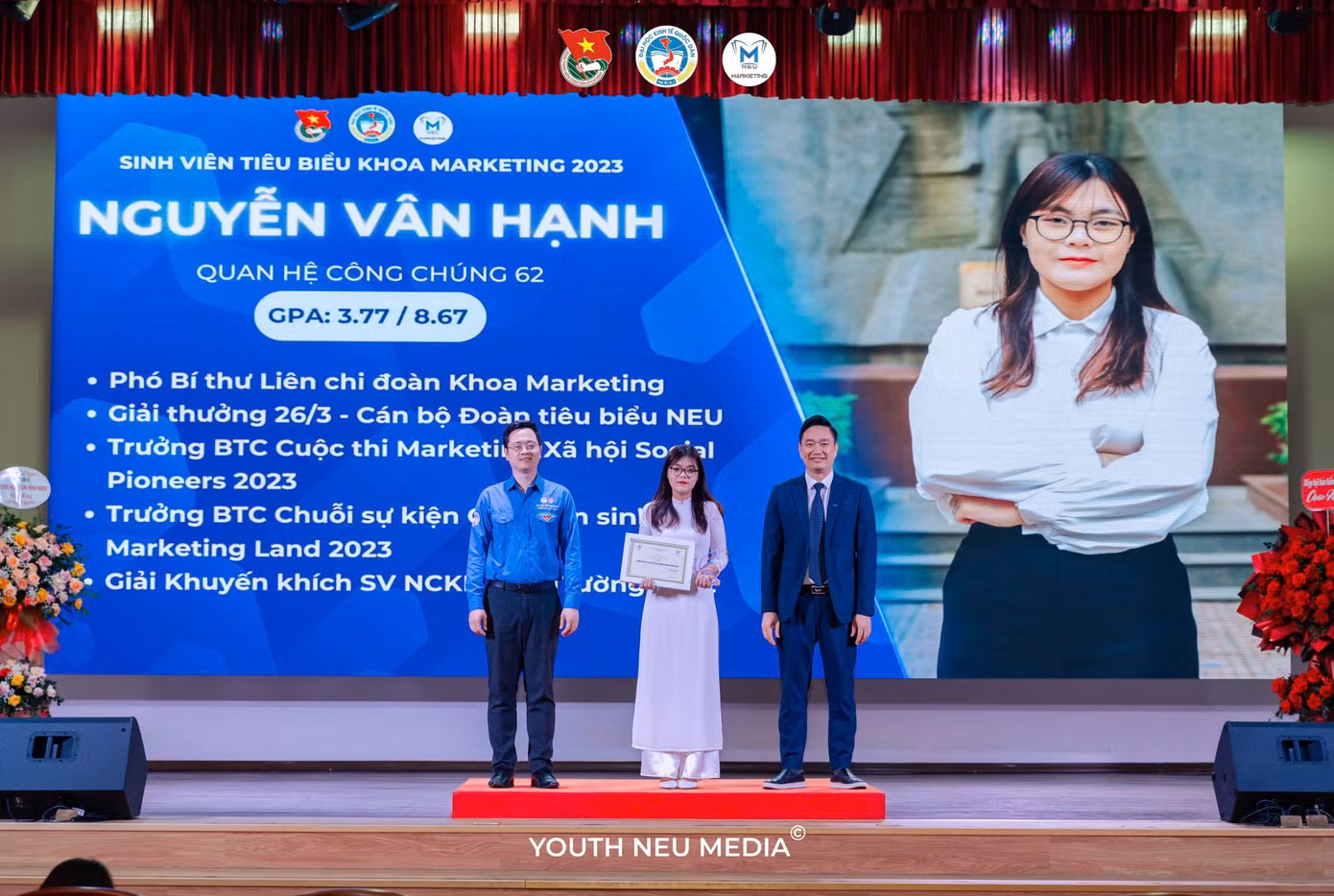 Vân Hạnh nhận giải Cán bộ Đoàn tiêu biểu 26/3 năm 2023.