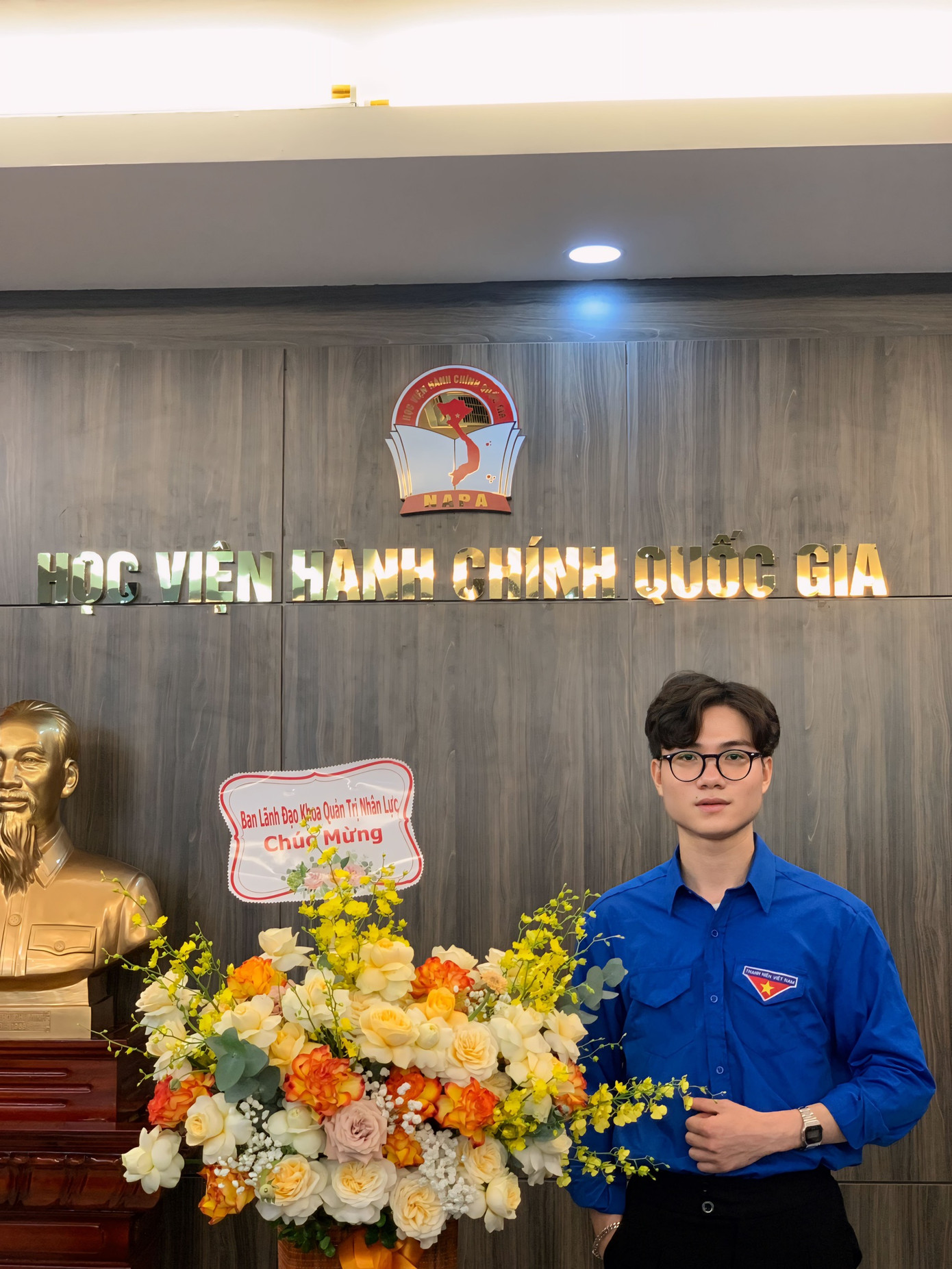 Phùng Văn Nhật đang là sinh viên năm thứ ba ngành Quản trị nhân lực của Học viện Hành chính Quốc gia. Phùng Văn Nhật đang là sinh viên năm thứ ba ngành Quản trị nhân lực của Học viện Hành chính Quốc gia.