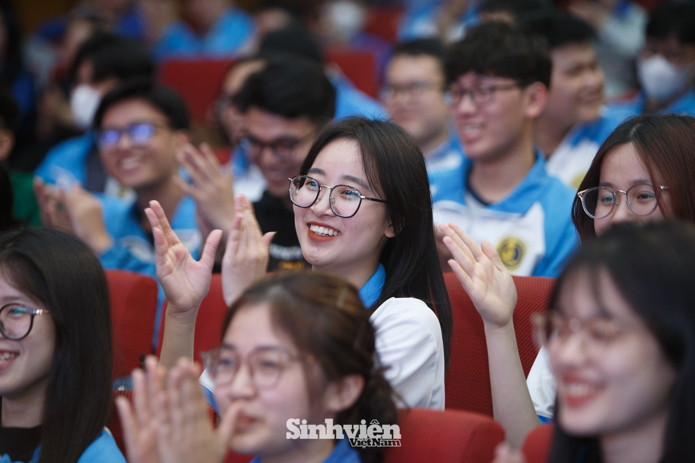 Diễn giả Lang Công Đạt khuấy động hội trường bằng trò chơi trực tuyến.