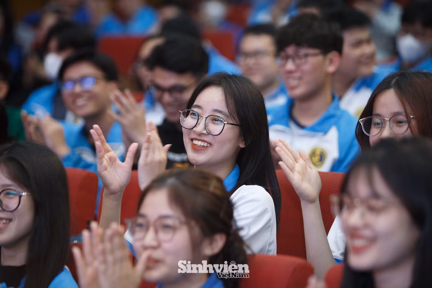 Diễn giả Lang Công Đạt khuấy động hội trường bằng trò chơi trực tuyến.