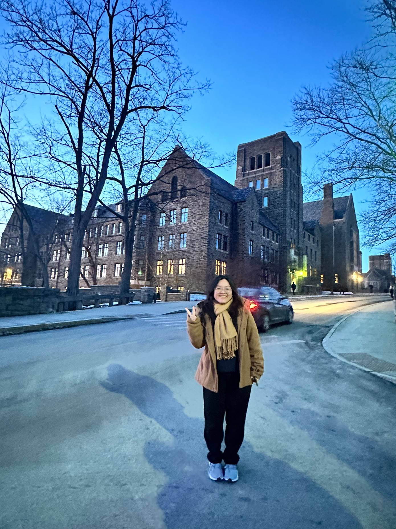 Bảo Ngọc trên đường trở về sau khi tham gia lớp Design and Innovation. Bảo Ngọc trên đường trở về sau khi tham gia lớp Design and Innovation.