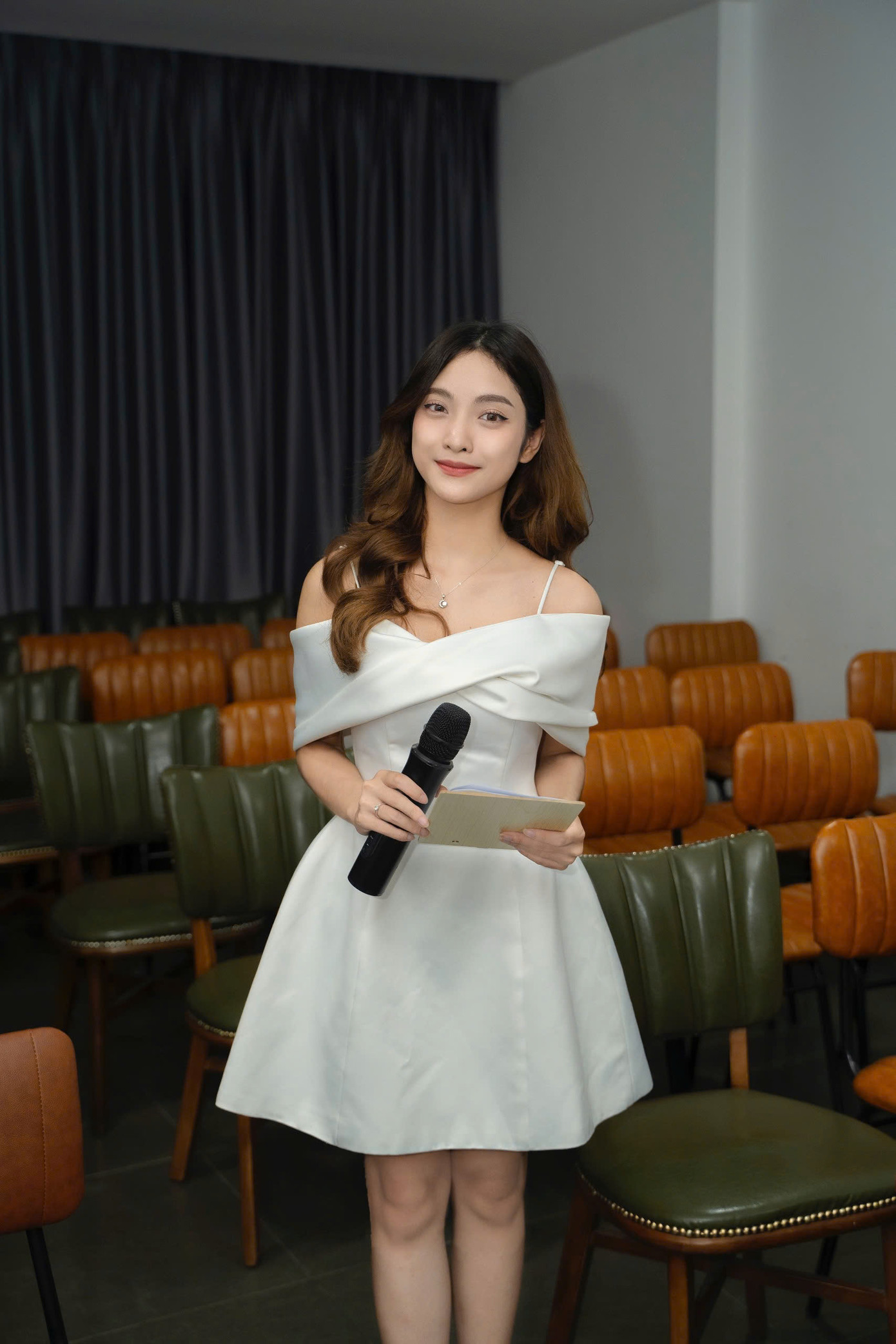 Ngọc Ánh có niềm đam mê mãnh liệt với nghề MC. Ngọc Ánh có niềm đam mê mãnh liệt với nghề MC.