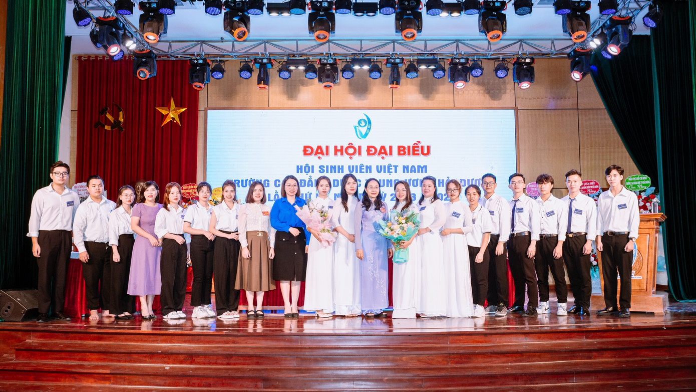 Hương Giang tham dự Đại hội đại biểu Hội Sinh viên Việt Nam Trường Cao đẳng Dược Trung ương Hải Dương và là Ủy viên Ban Chấp hành khóa IV nhiệm kỳ 2023 - 2028. Hương Giang tham dự Đại hội đại biểu Hội Sinh viên Việt Nam Trường Cao đẳng Dược Trung ương Hải Dương và là Ủy viên Ban Chấp hành khóa IV nhiệm kỳ 2023 - 2028.