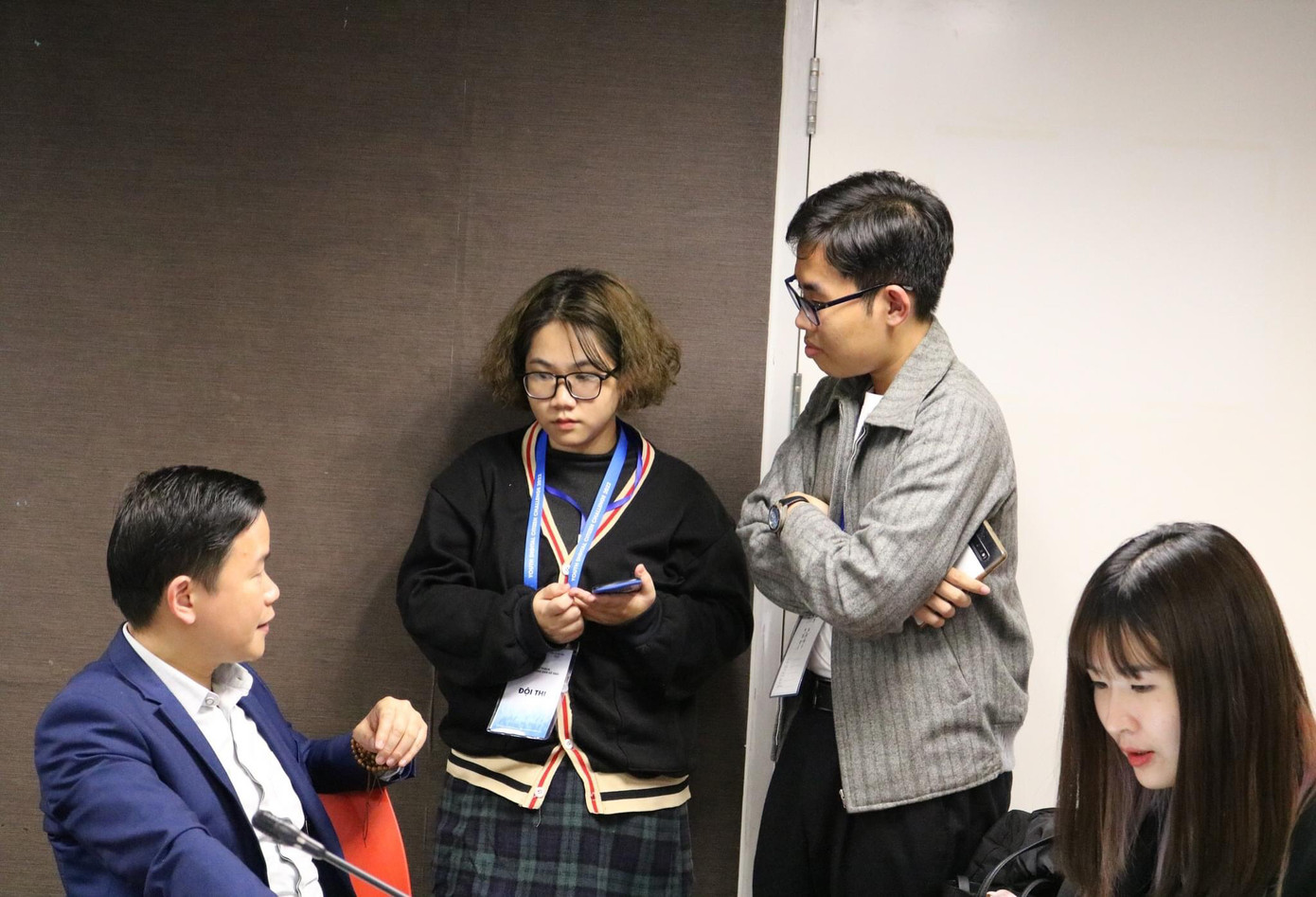 Đăng Dương thảo luận xin ý kiến từ chuyên gia khởi nghiệp. Đăng Dương thảo luận xin ý kiến từ chuyên gia khởi nghiệp.