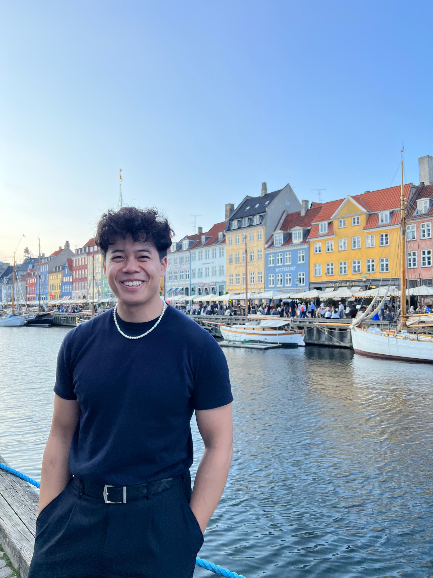 Nguyễn Anh Dũng (sinh năm 2000) là Việt kiều sinh ra và lớn lên tại thủ đô Warsaw, Ba Lan. Nguyễn Anh Dũng (sinh năm 2000) là Việt kiều sinh ra và lớn lên tại thủ đô Warsaw, Ba Lan.