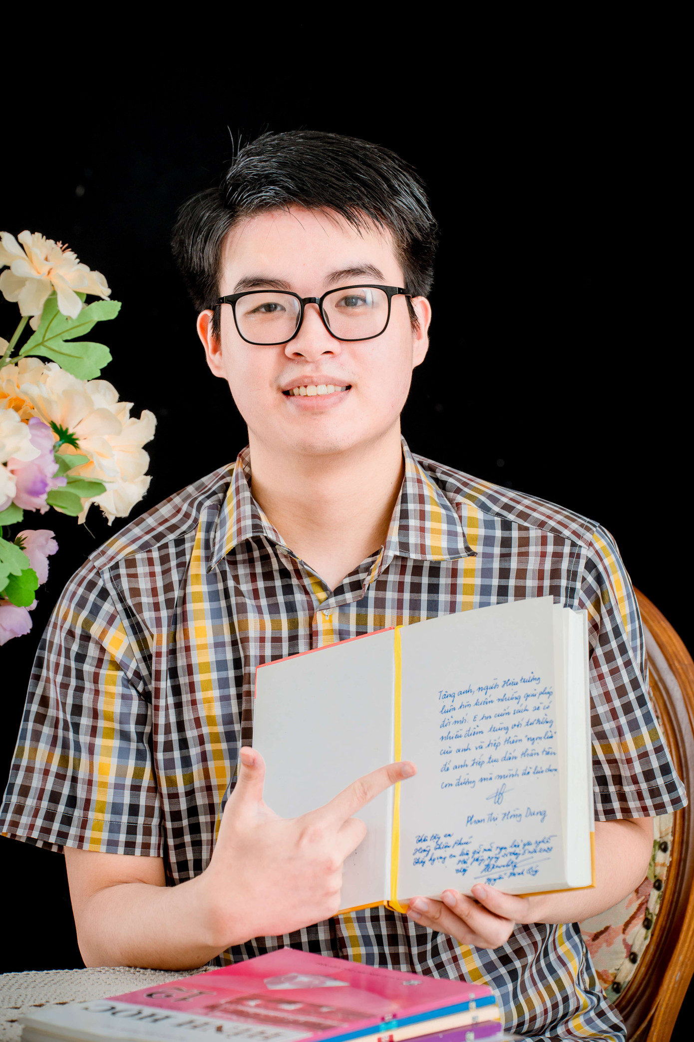 Bản thân Phúc cho rằng “sứ mệnh” của mình với nghề là luôn cống hiến hết mình với công việc mình đang chọn. Ở chàng trai trẻ, sự yêu nghề còn là yêu thương học sinh của mình, coi học sinh của mình là những người em, tạo sự gần gũi không khoảng cách.