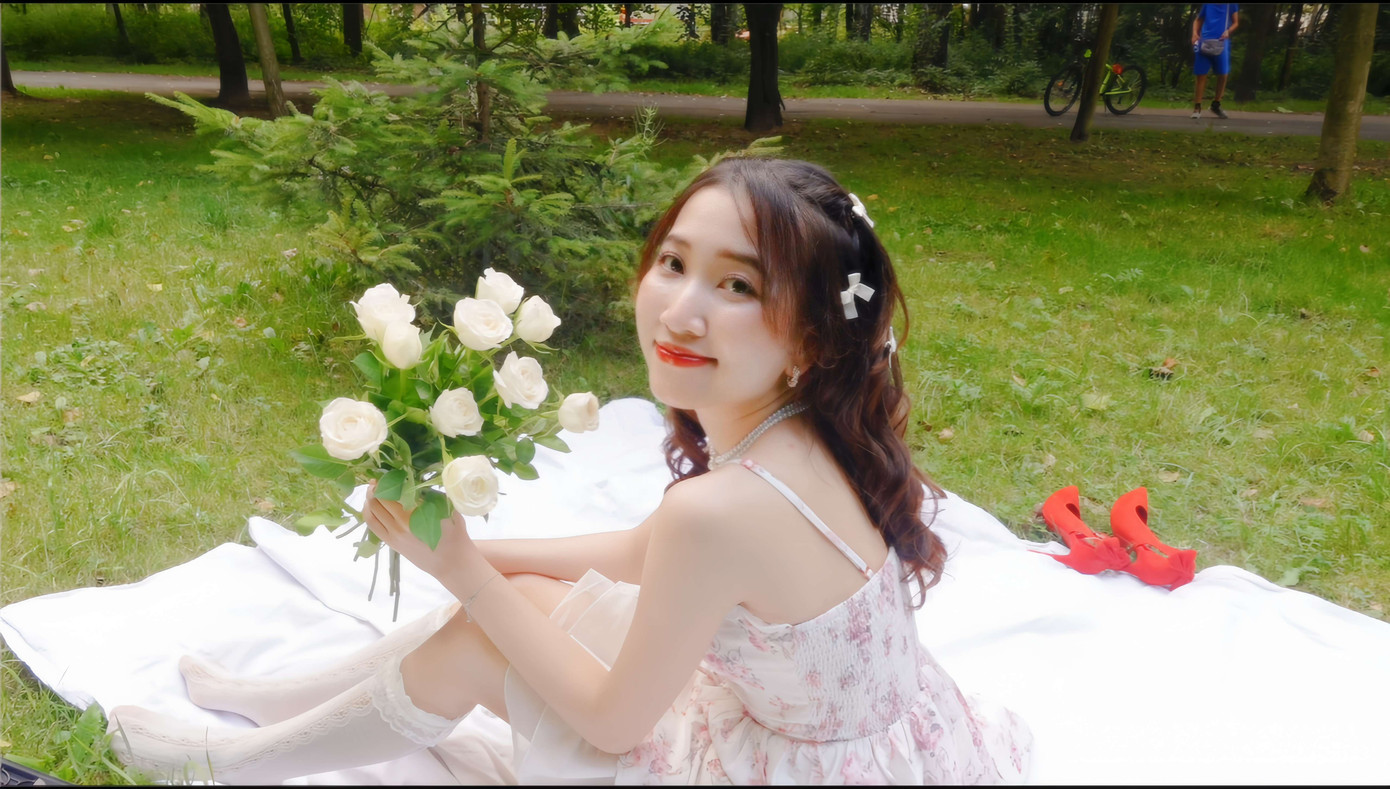 Phạm Lê Bảo Ngân, sinh năm 2000, hiện đang theo học Thạc sĩ ngành Luật Kinh doanh Quốc tế và Trọng tài ở Ba Lan. Phạm Lê Bảo Ngân, sinh năm 2000, hiện đang theo học Thạc sĩ ngành Luật Kinh doanh Quốc tế và Trọng tài ở Ba Lan.