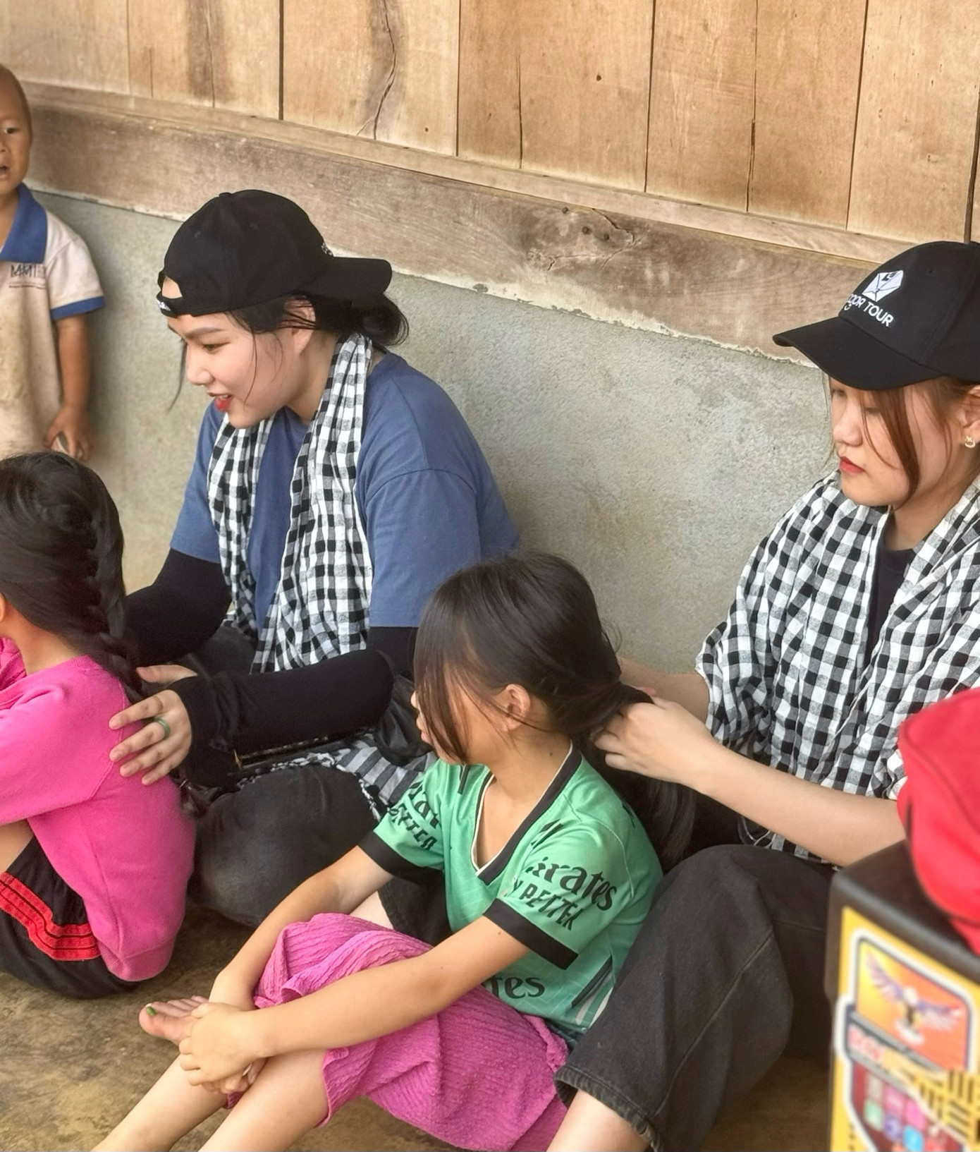 Thanh Nga tham gia tình nguyện tại tỉnh Đắk Nông. Thanh Nga tham gia tình nguyện tại tỉnh Đắk Nông.