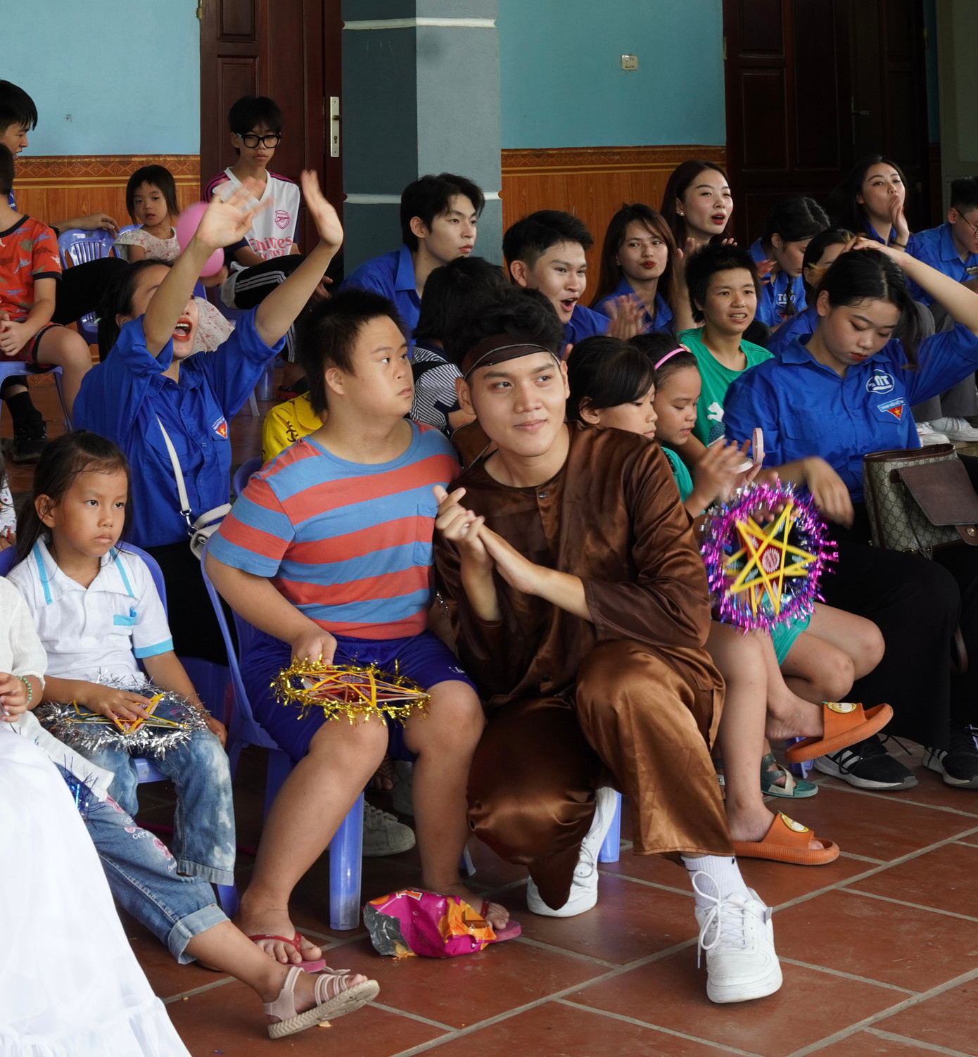 Nam Khánh tham gia hoạt động tình nguyện tại Mái ấm Thánh Tâm cùng top 30 Sinh viên thanh lịch Học viện Tài chính. Nam Khánh tham gia hoạt động tình nguyện tại Mái ấm Thánh Tâm cùng top 30 Sinh viên thanh lịch Học viện Tài chính.