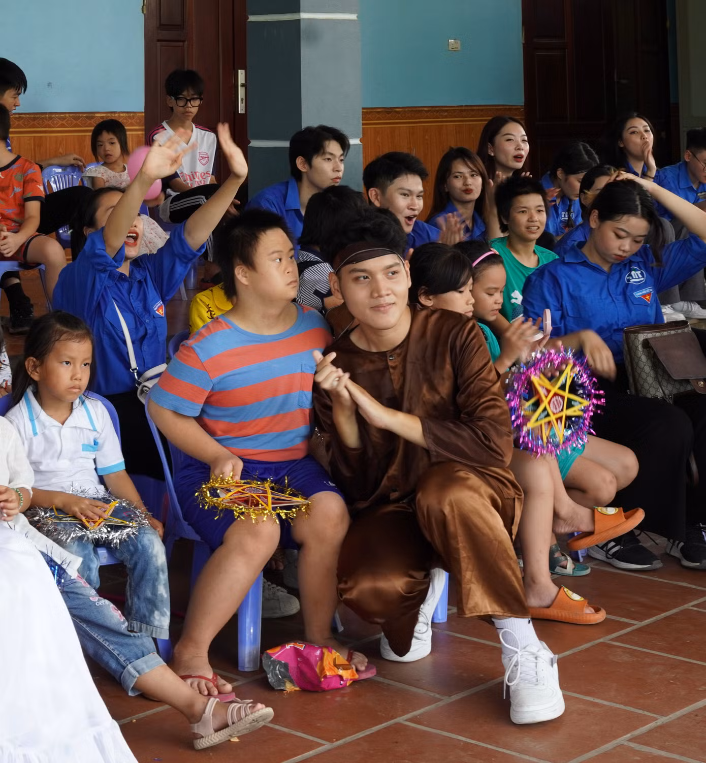 Nam Khánh tham gia hoạt động tình nguyện tại Mái ấm Thánh Tâm cùng top 30 Sinh viên thanh lịch Học viện Tài chính. Nam Khánh tham gia hoạt động tình nguyện tại Mái ấm Thánh Tâm cùng top 30 Sinh viên thanh lịch Học viện Tài chính.