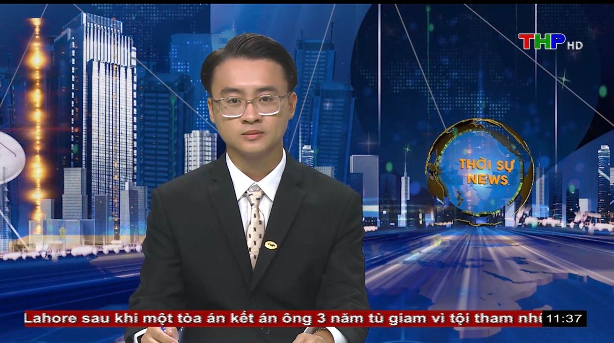 Khánh dẫn bản tin trên kênh THP – Đài Phát thanh và Truyền hình Hải Phòng.